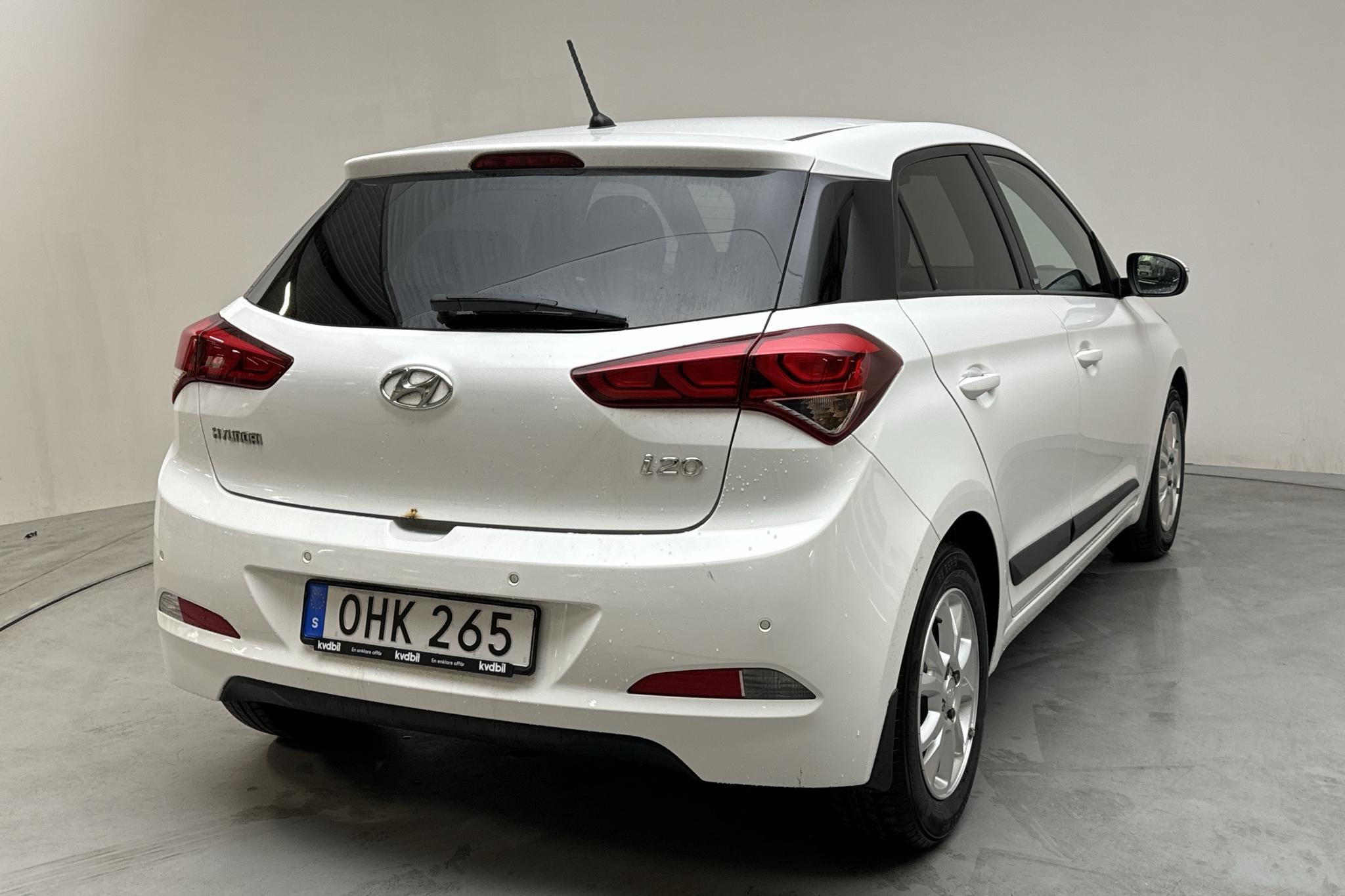 Hyundai i20 1.2 (84hk) - 74 390 km - Manualna - biały - 2017