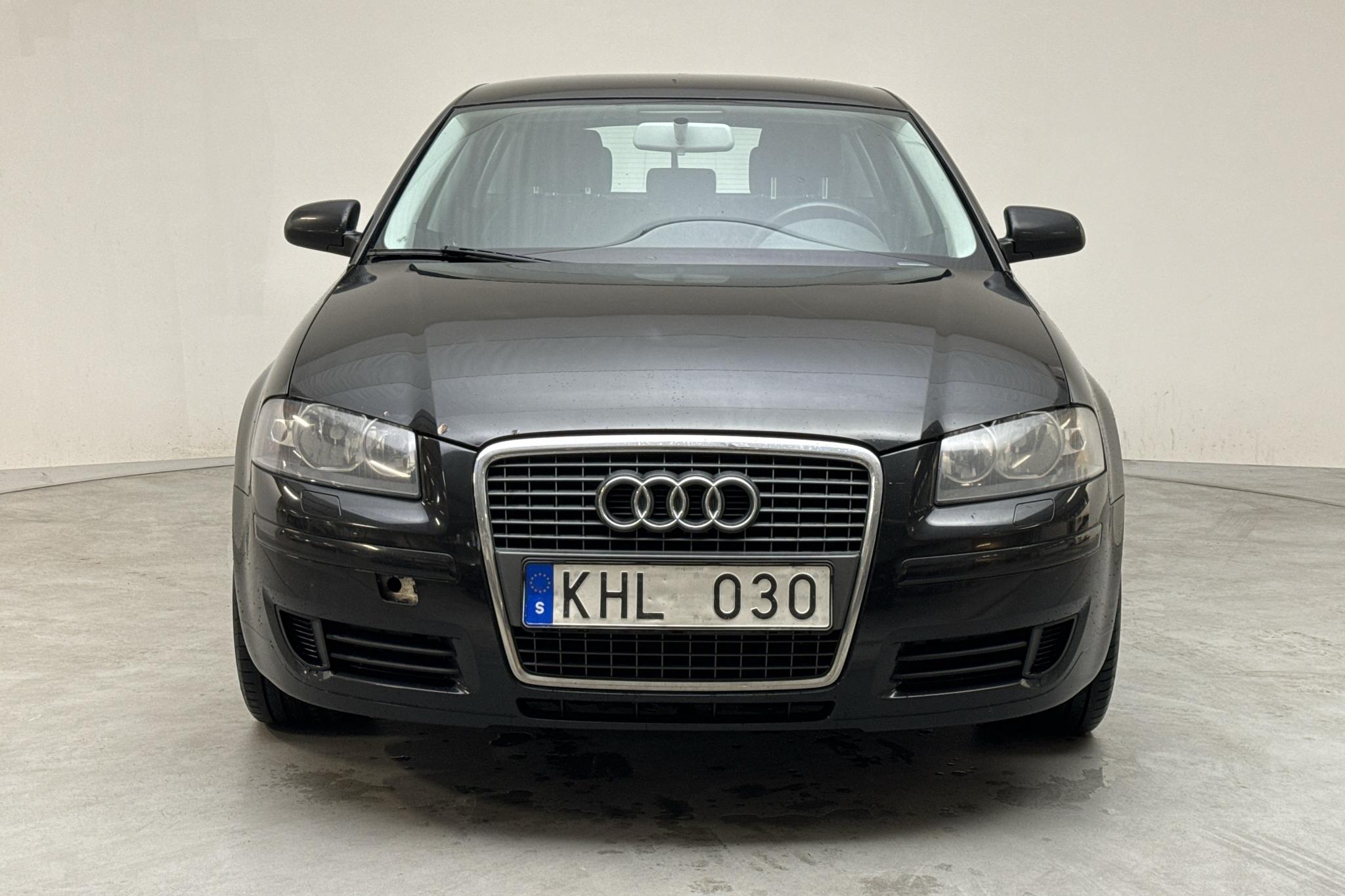 Audi A3 1.6 FSI Sportback (115hk) - 24 506 mil - Manuell - svart - 2008