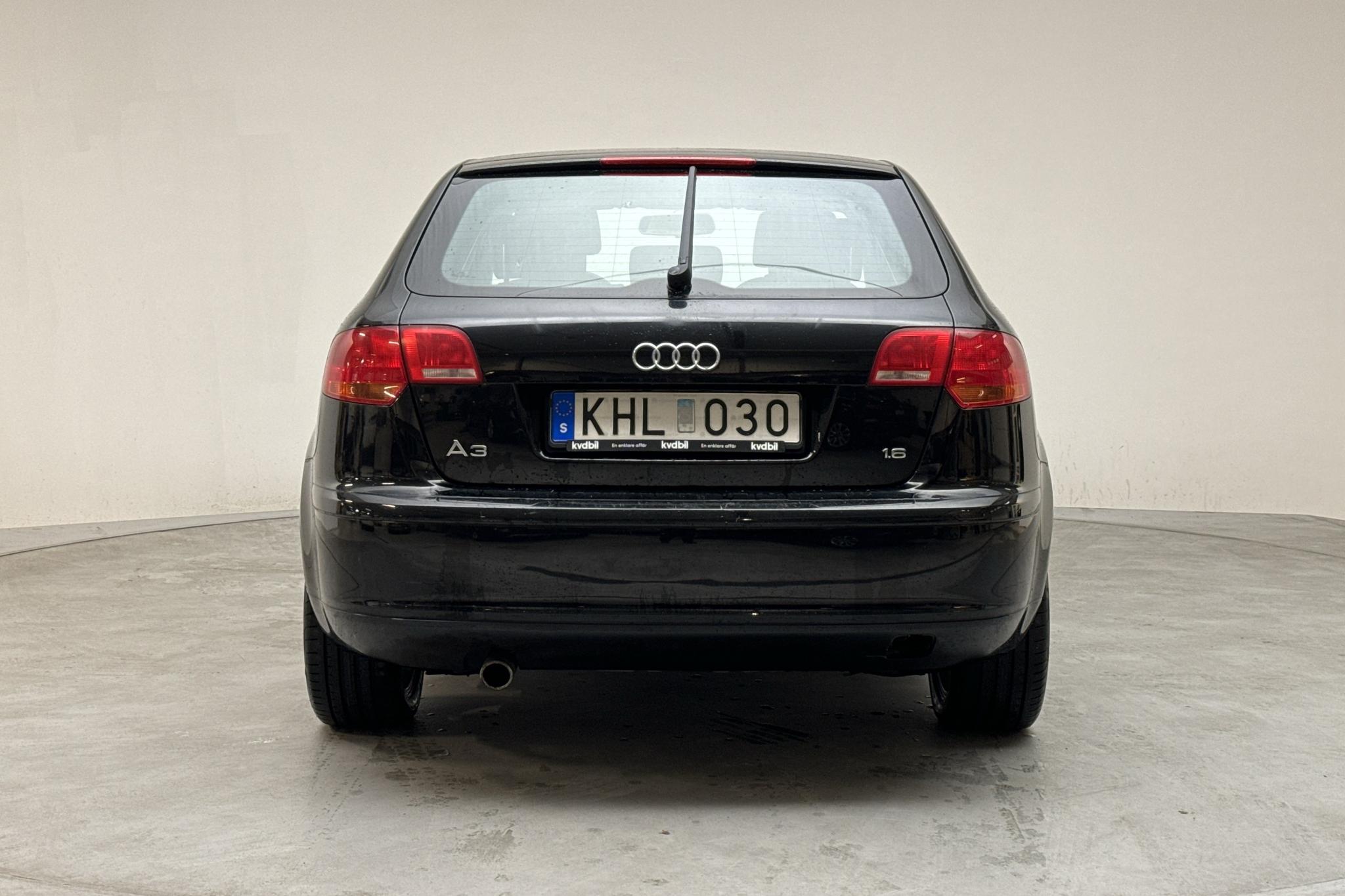 Audi A3 1.6 FSI Sportback (115hk) - 24 506 mil - Manuell - svart - 2008