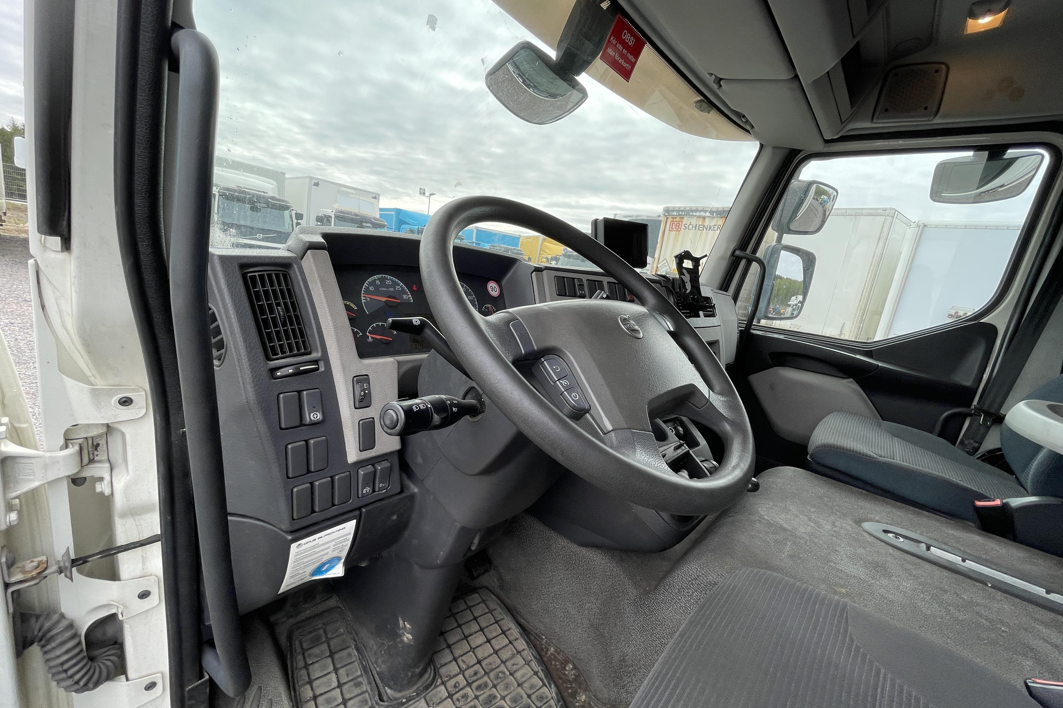 Volvo FL240 - 163 592 km - Automat - vit - 2012