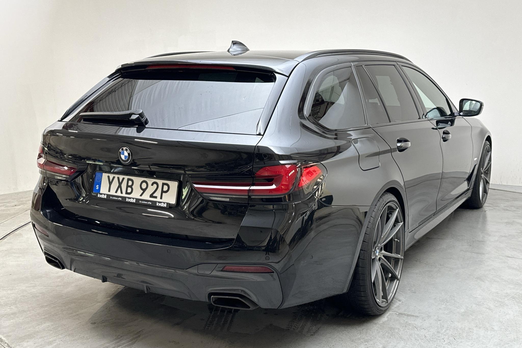 BMW 520d xDrive Touring, G31 LCI (190hk+11hk) - 3 933 mil - Automat - svart - 2021