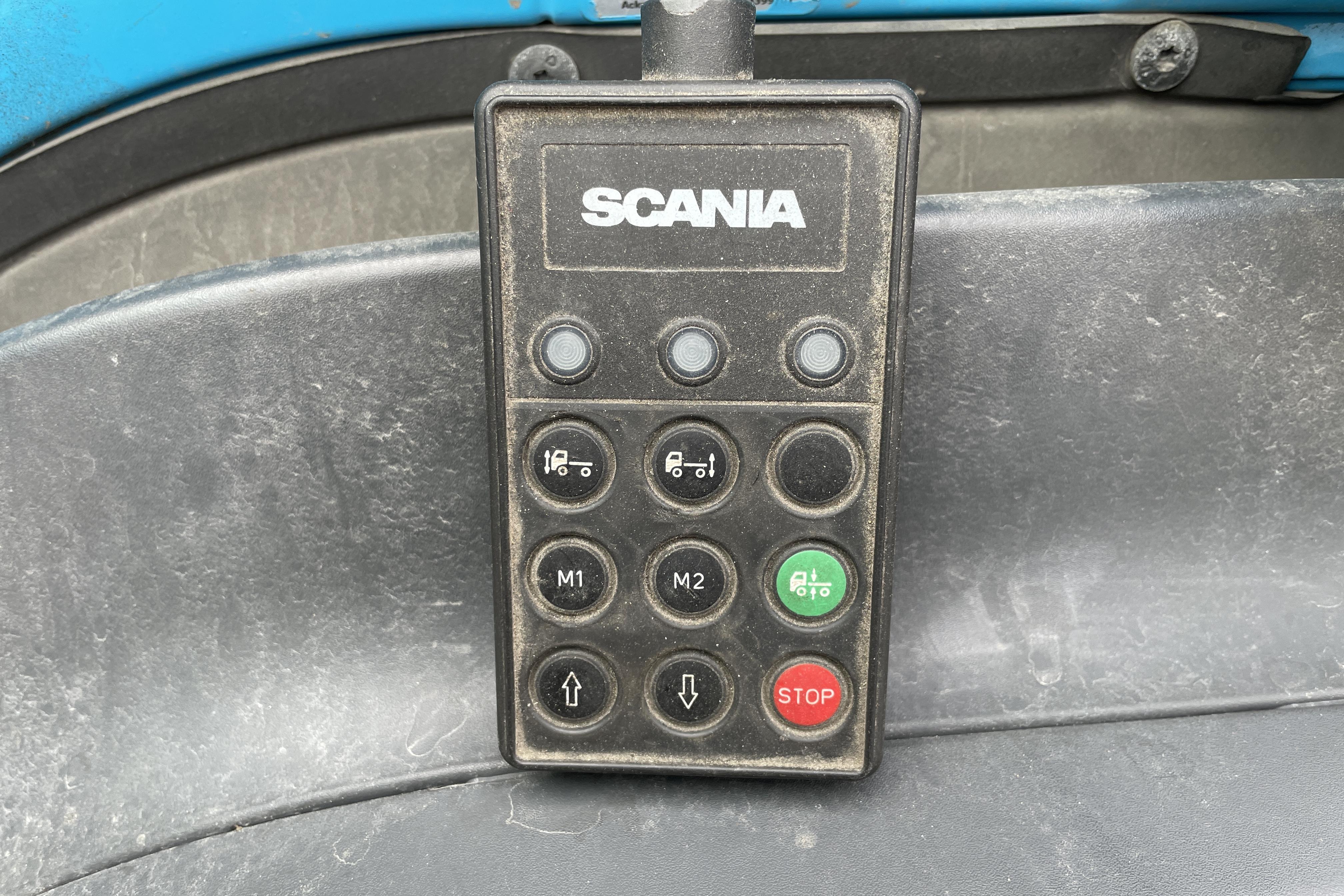 Scania P230 - 703 120 km - Automatyczna - niebieski - 2013