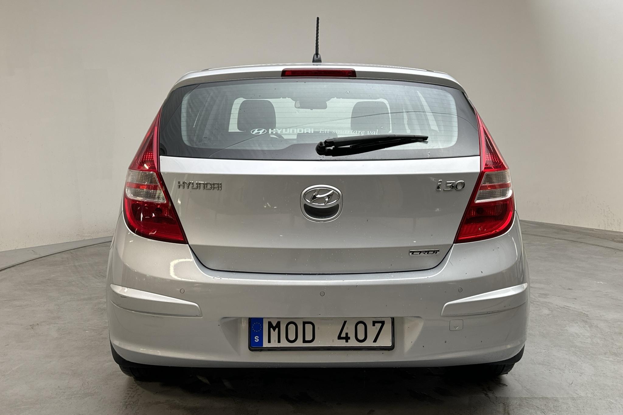 Hyundai i30 2.0 CRDi 5dr (140hk) - 17 832 mil - Manuell - silver - 2009