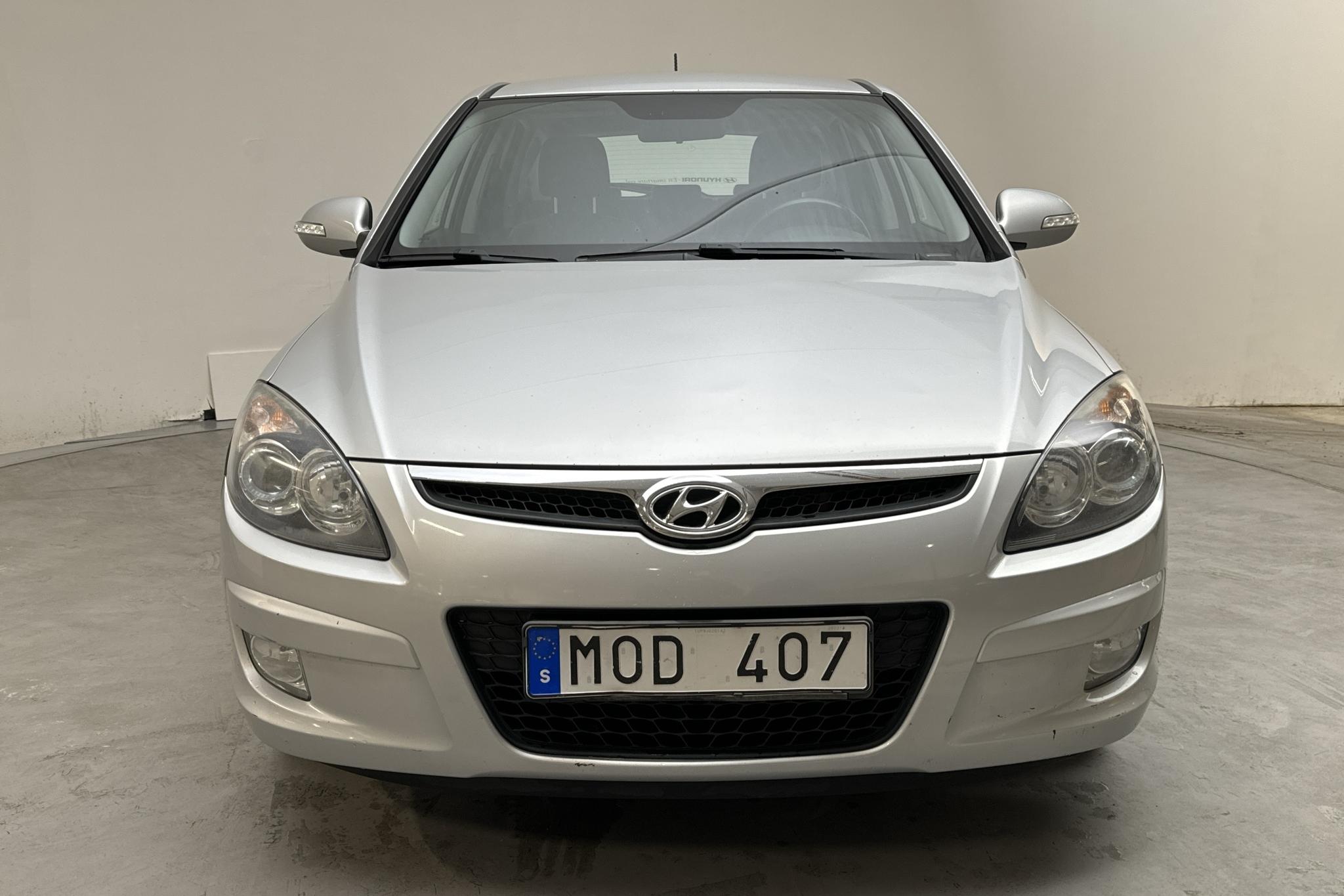 Hyundai i30 2.0 CRDi 5dr (140hk) - 178 320 km - Manualna - srebro - 2009