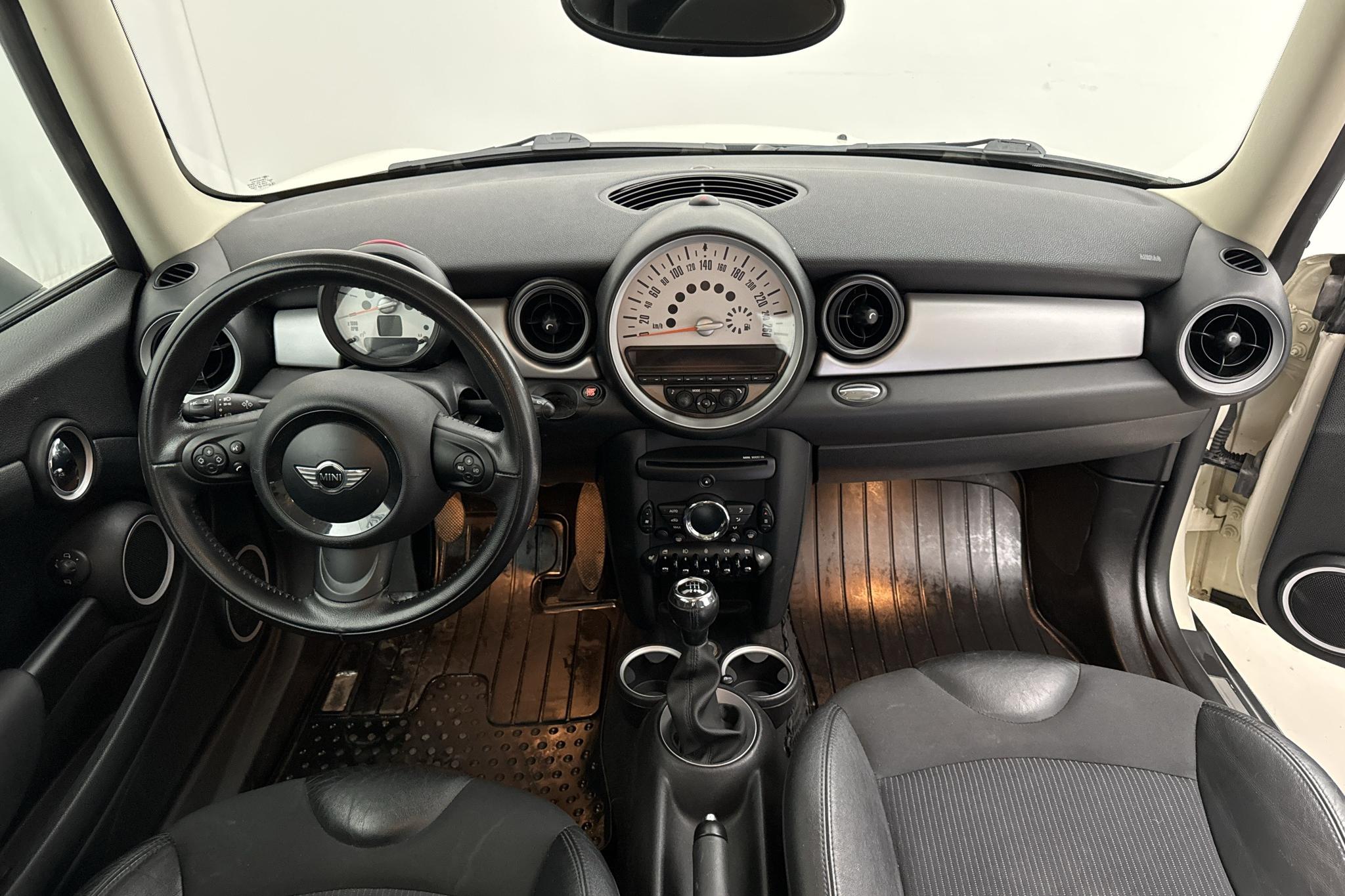 MINI Cooper D 1.6 Clubman (112hk) - 131 500 km - Manual - white - 2011