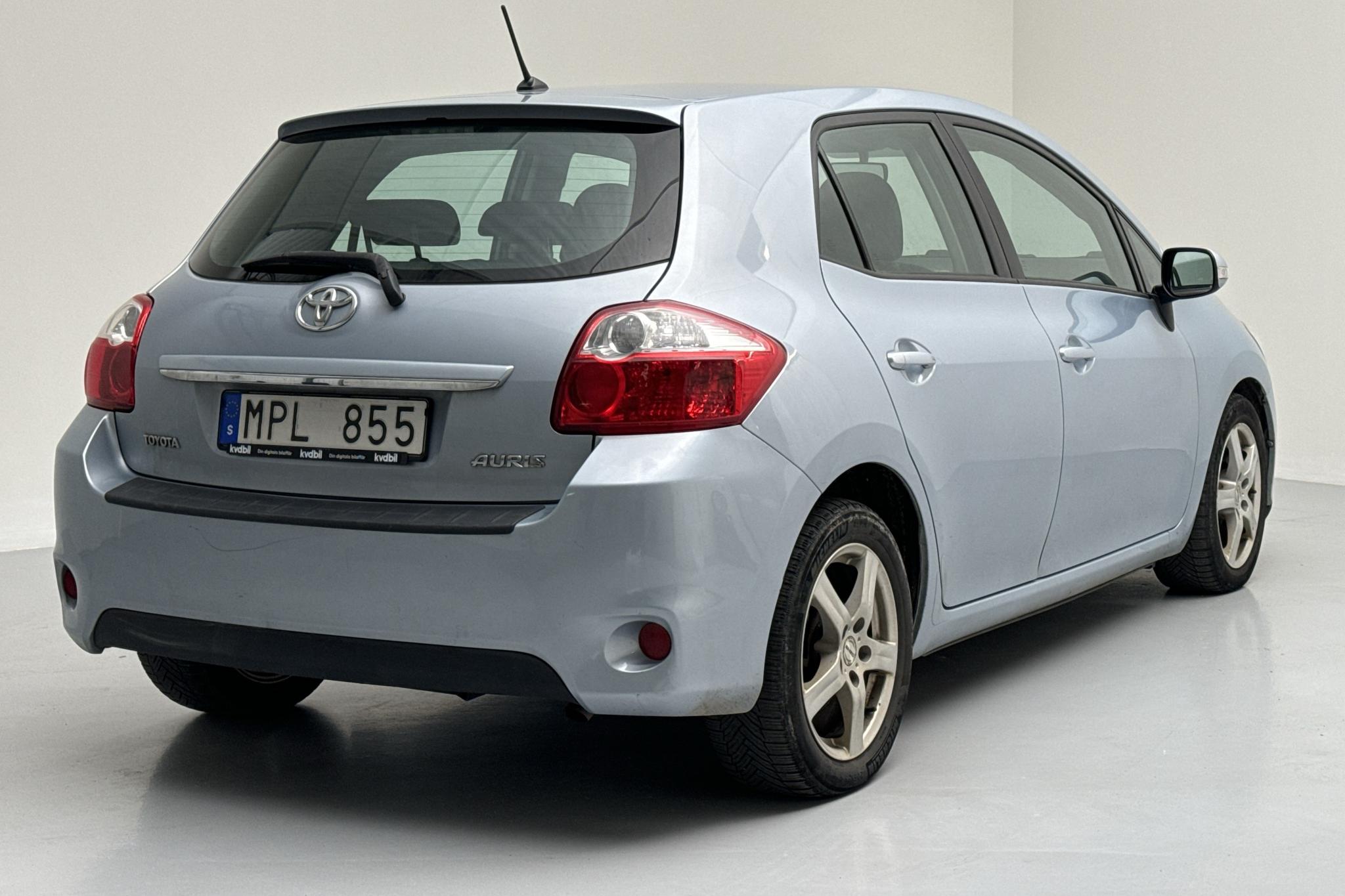 Toyota Auris 1.4 D-4D 5dr (90hk) - 21 310 mil - Manuell - Light Blue - 2010