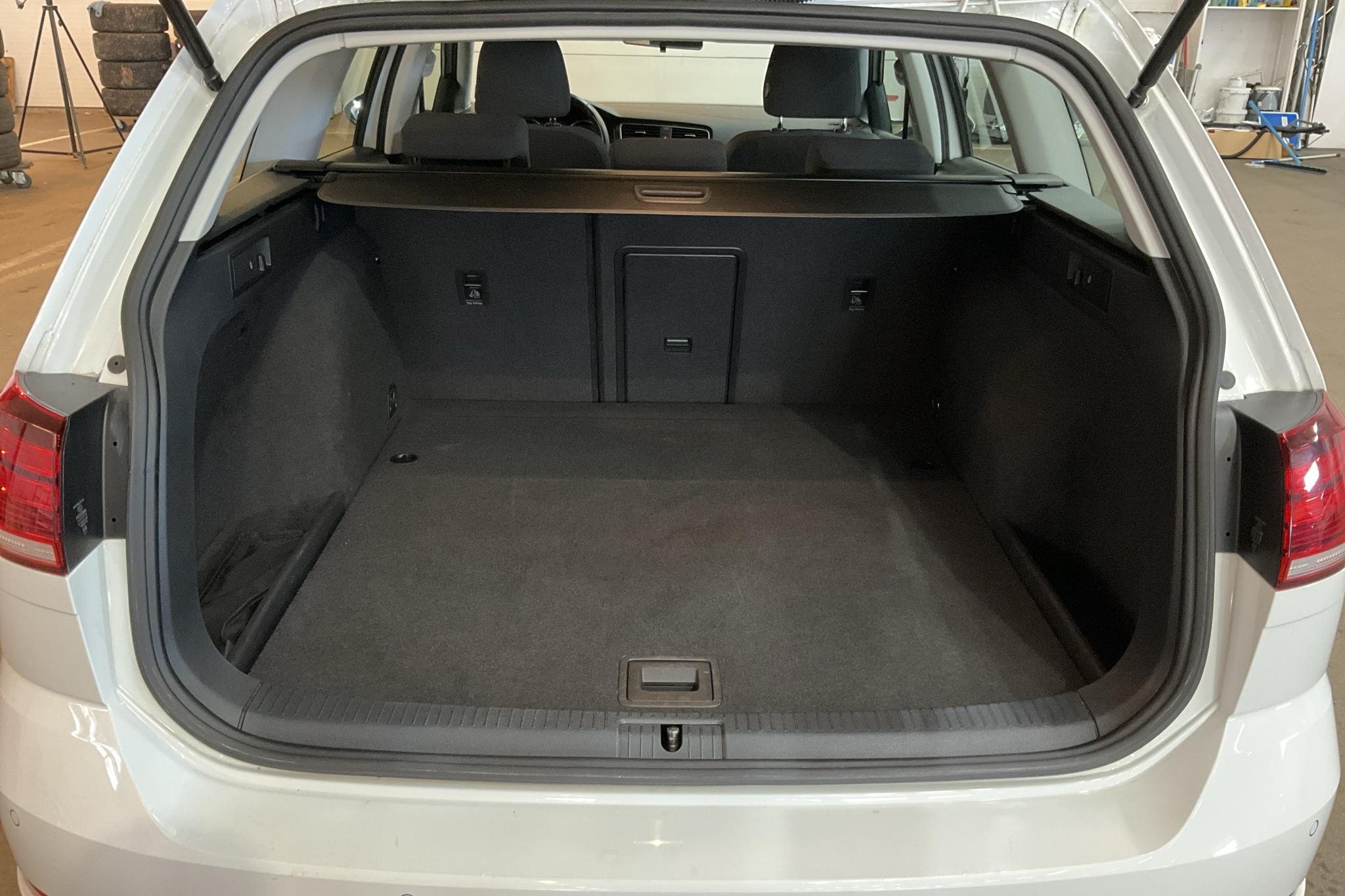 VW Golf VII 1.0 TSI Sportscombi (115hk) - 77 080 km - Manual - white - 2019
