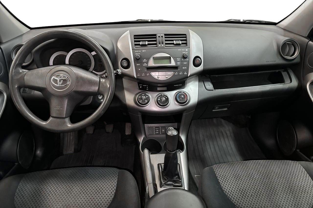 Toyota RAV4 2.0 (152hk) - 198 360 km - Manuaalinen - musta - 2006