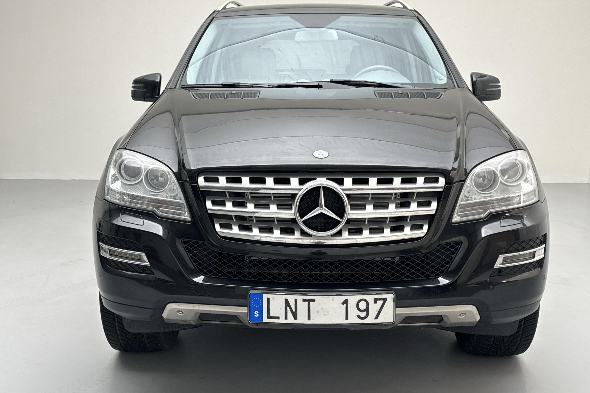 Mercedes ML 350 CDI (231hk) - 17 944 mil - Automat - svart - 2011