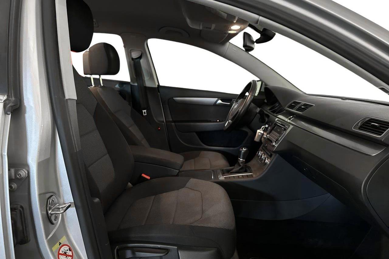 VW Passat 2.0 TDI BlueMotion Technology Variant 4Motion (140hk) - 161 810 km - Manual - silver - 2014