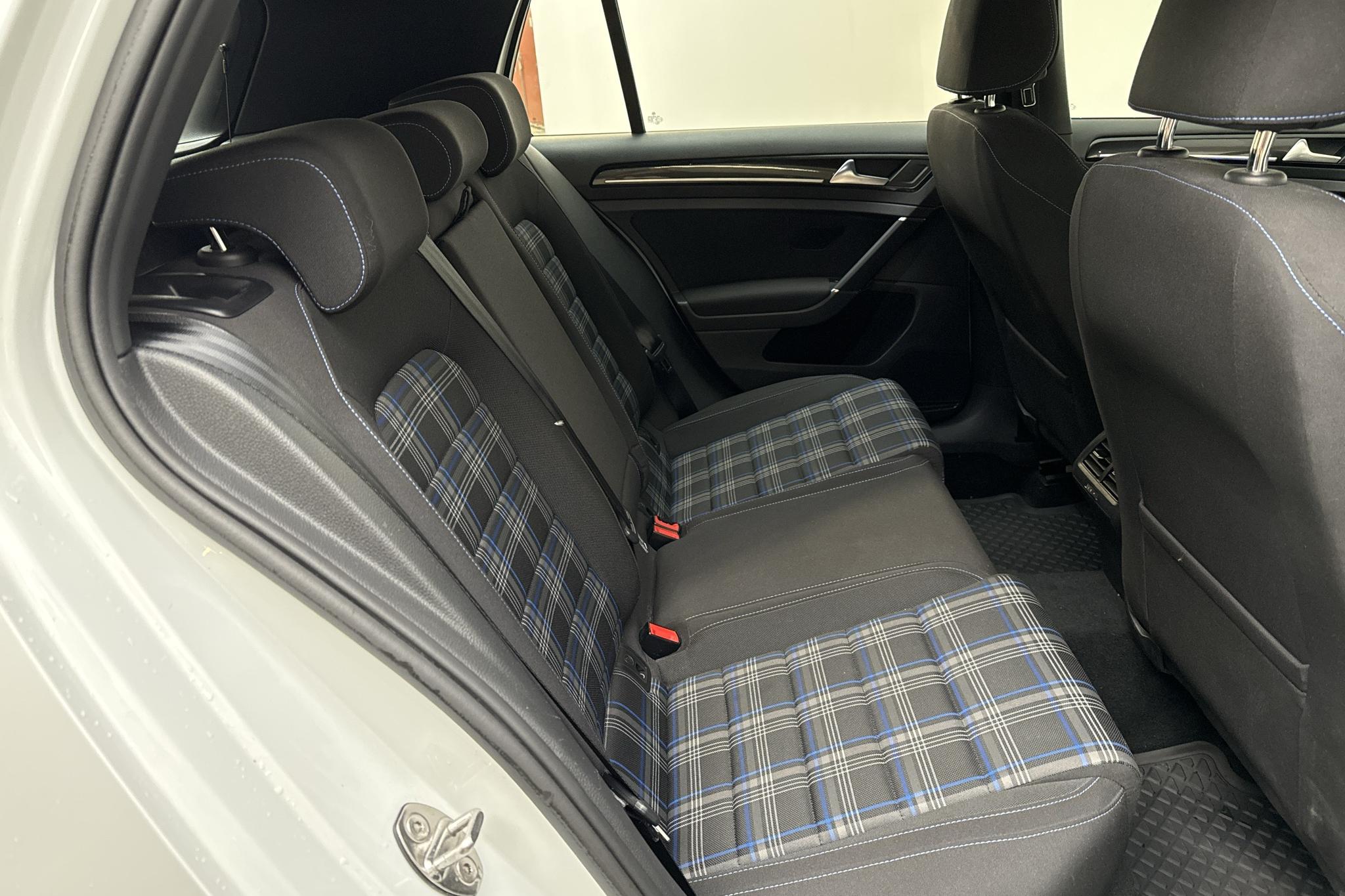 VW Golf VII GTE 5dr (204hk) - 105 190 km - Automatyczna - biały - 2017