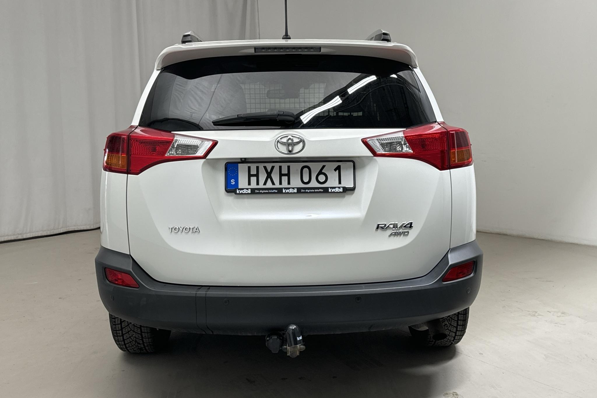 Toyota RAV4 2.0 VVT-i (151hk) - 133 970 km - Automatic - white - 2015