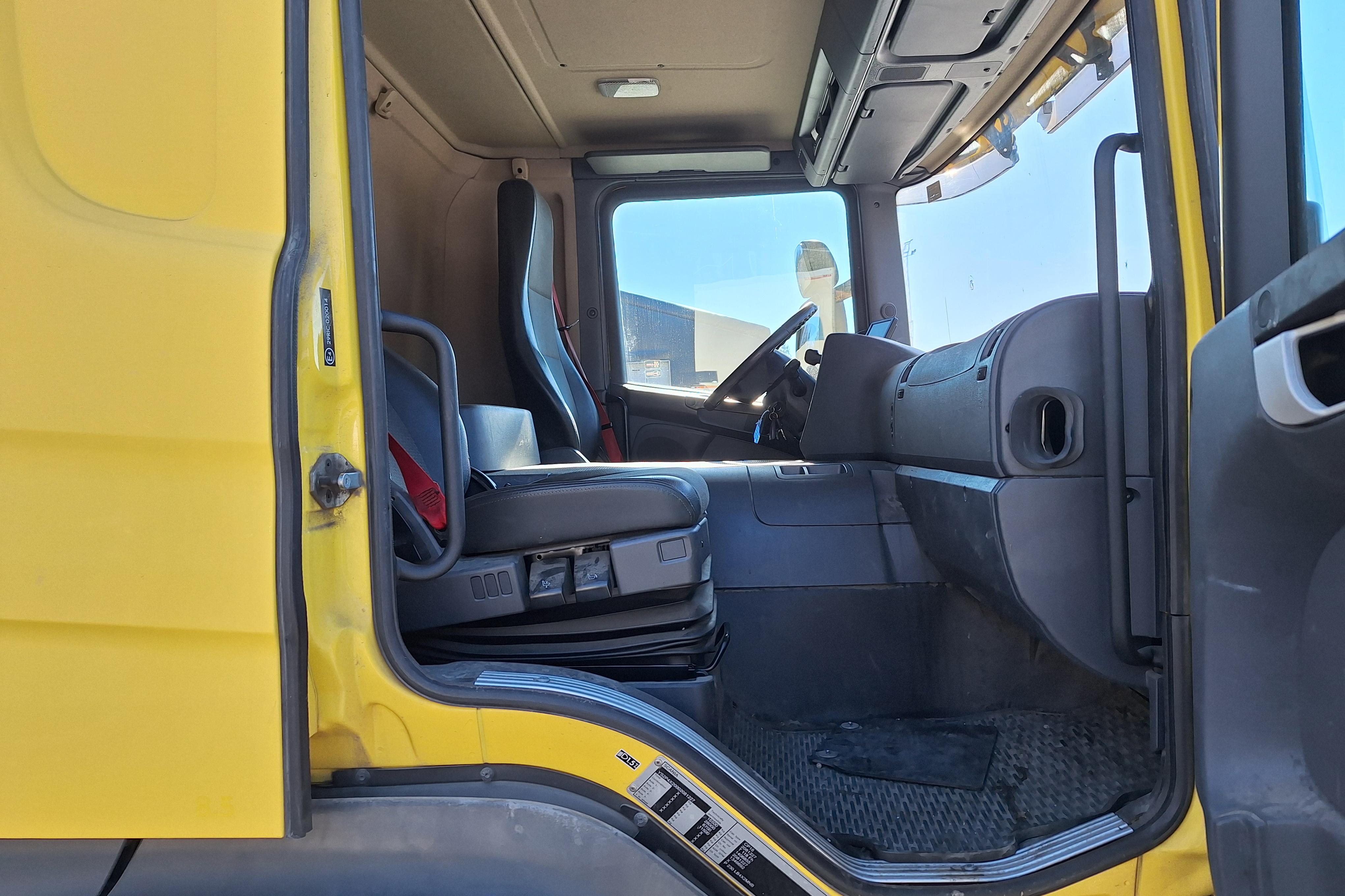 Scania P230 - 406 071 km - Automatyczna - żółty - 2013