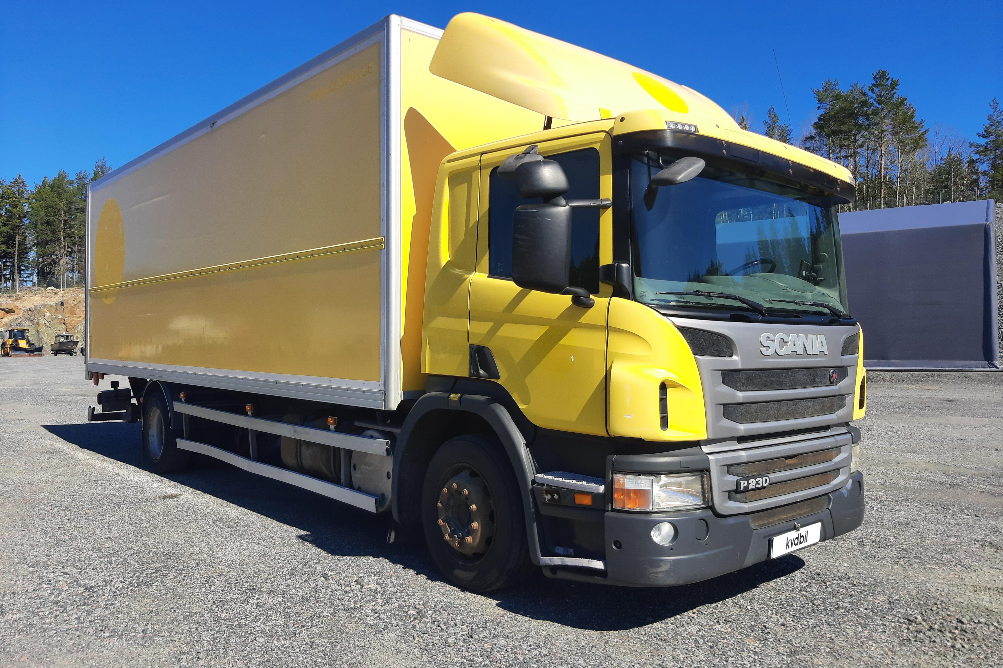 Scania P230 - 505 562 km - Automatyczna - żółty - 2013