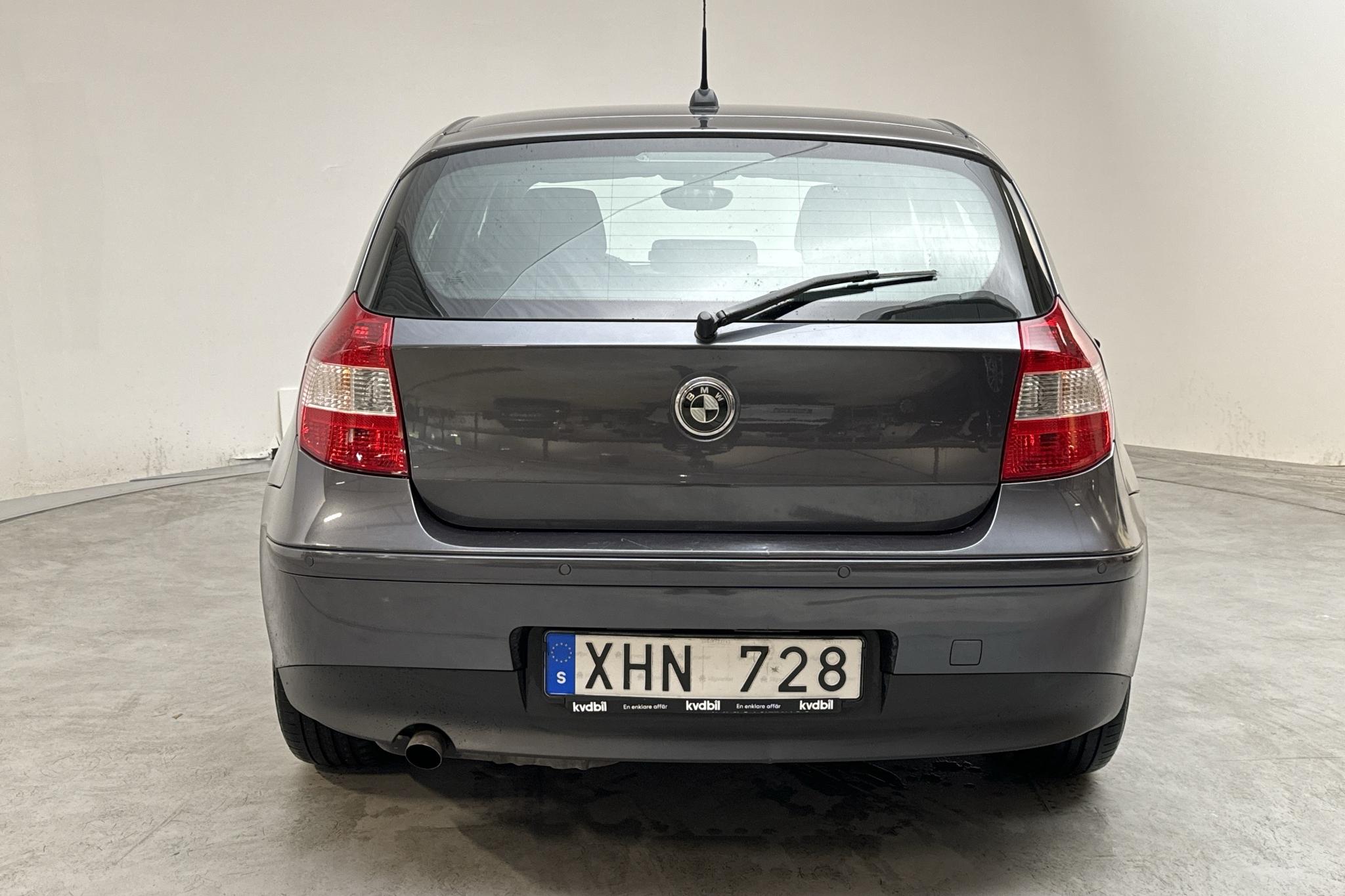 BMW 118i 5dr, E87 (129hk) - 13 628 mil - Manuell - grå - 2006