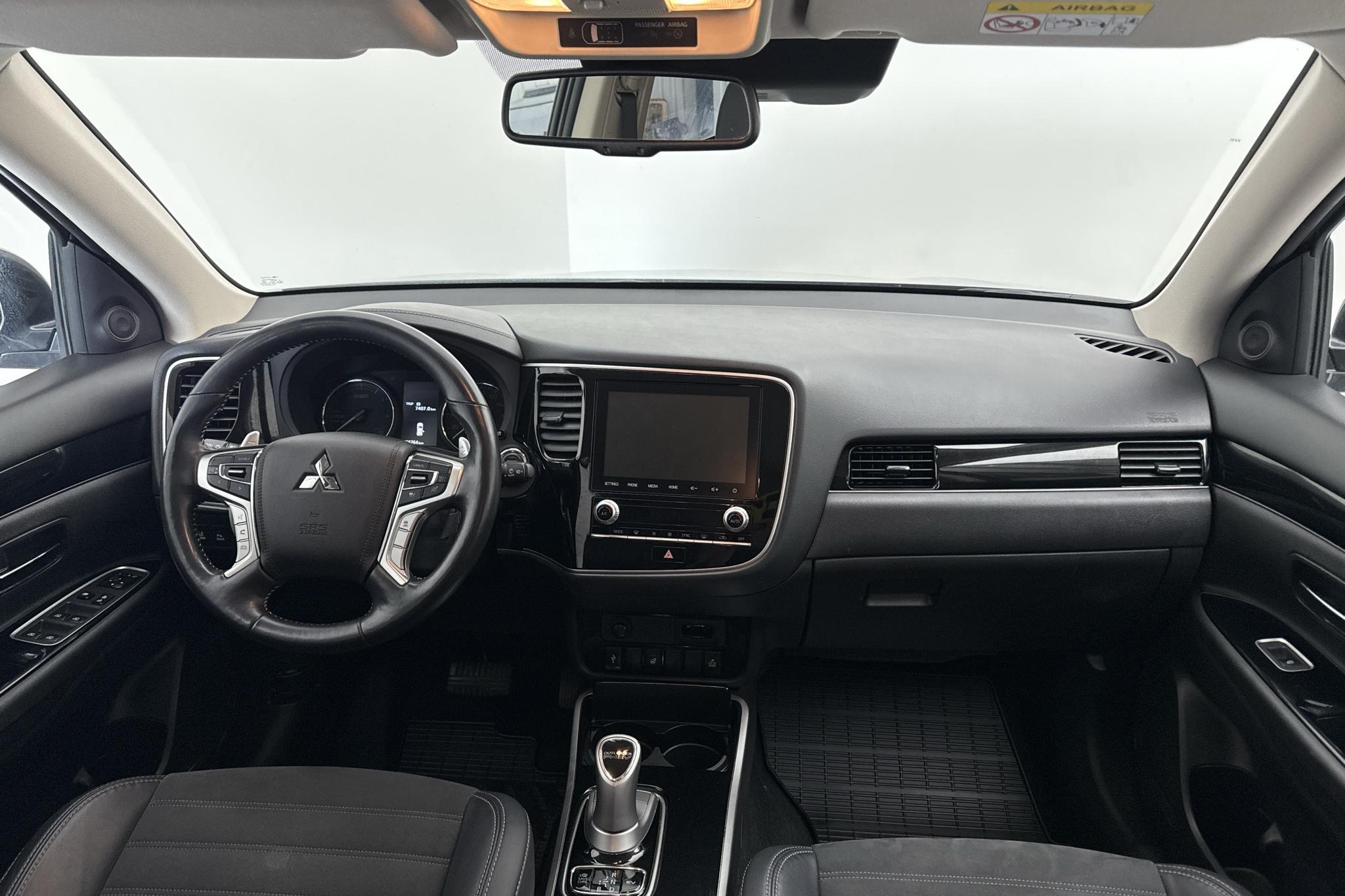 Mitsubishi Outlander 2.4 Plug-in Hybrid 4WD (136hk) - 5 676 mil - Automat - grå - 2020