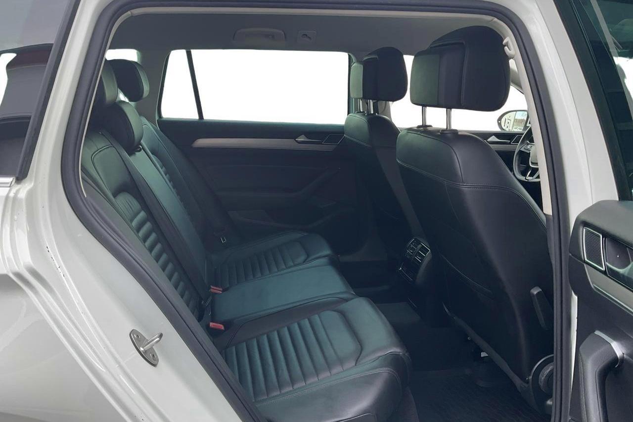 VW Passat 2.0 TDI Sportscombi 4MOTION (190hk) - 9 894 mil - Automat - vit - 2018