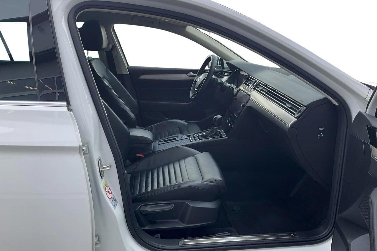 VW Passat 2.0 TDI Sportscombi 4MOTION (190hk) - 9 894 mil - Automat - vit - 2018