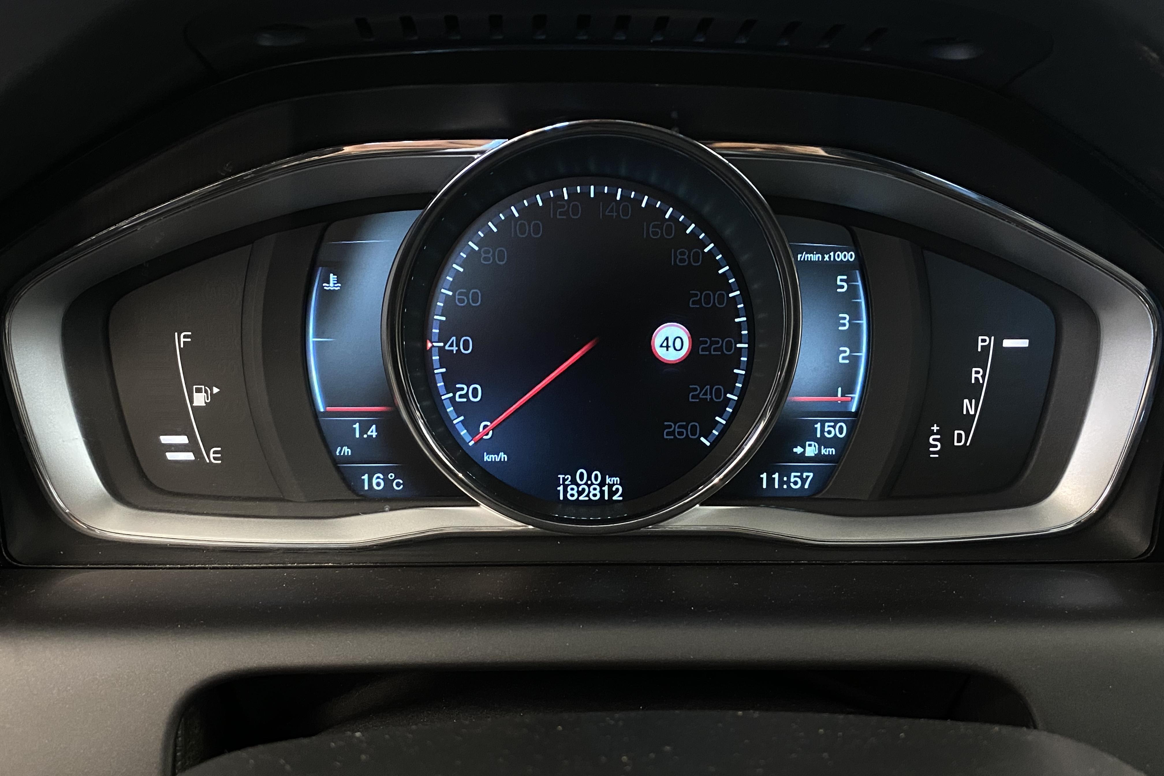 Volvo XC60 D4 AWD (181hk) - 182 810 km - Automaatne - pruun - 2014