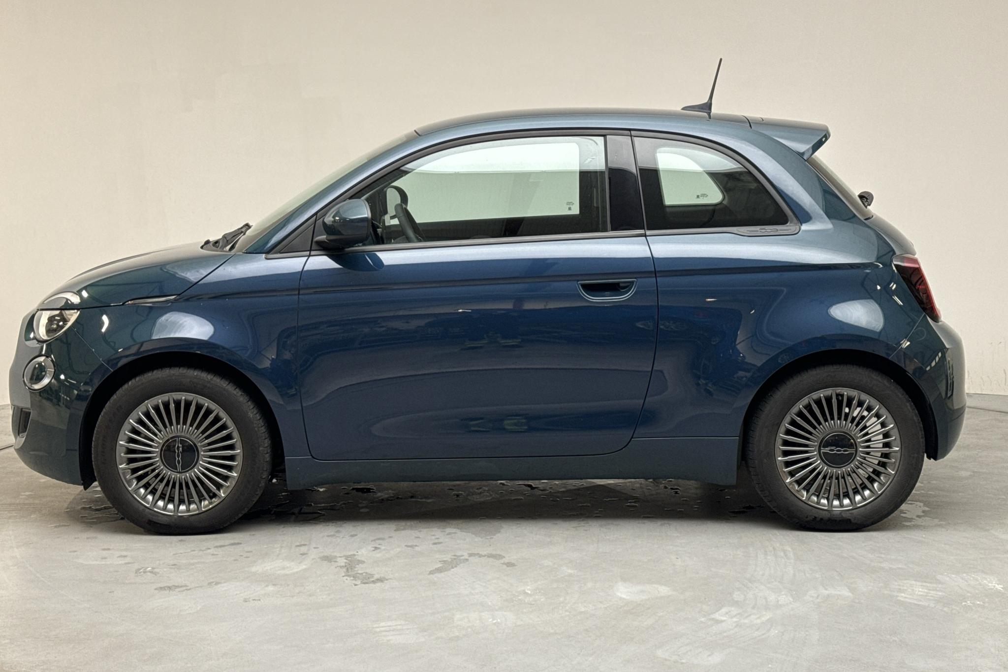 Fiat 500e (118hk) - 2 450 mil - Manuell - grön - 2021