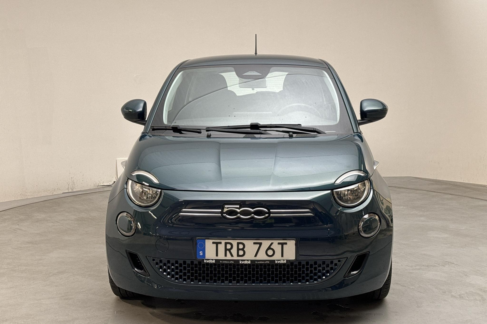 Fiat 500e (118hk) - 2 450 mil - Manuell - grön - 2021