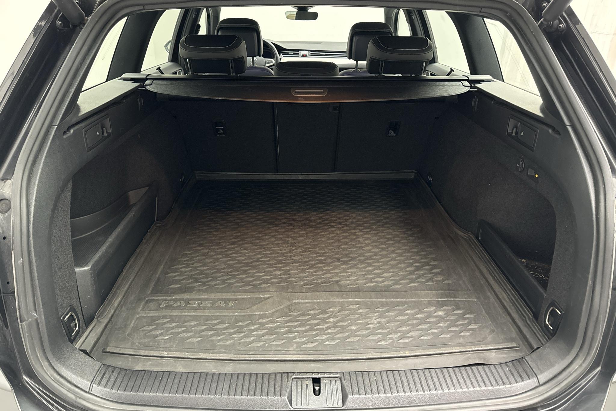 VW Passat 2.0 TDI Sportscombi 4Motion (200hk) - 92 980 km - Automatyczna - Dark Grey - 2021