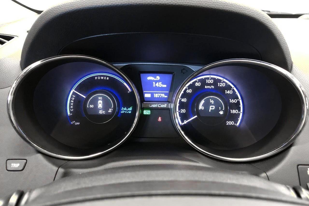 Hyundai ix35 Fuel Cell 2WD (136hk) - 18 770 km - Automaatne - valge - 2016