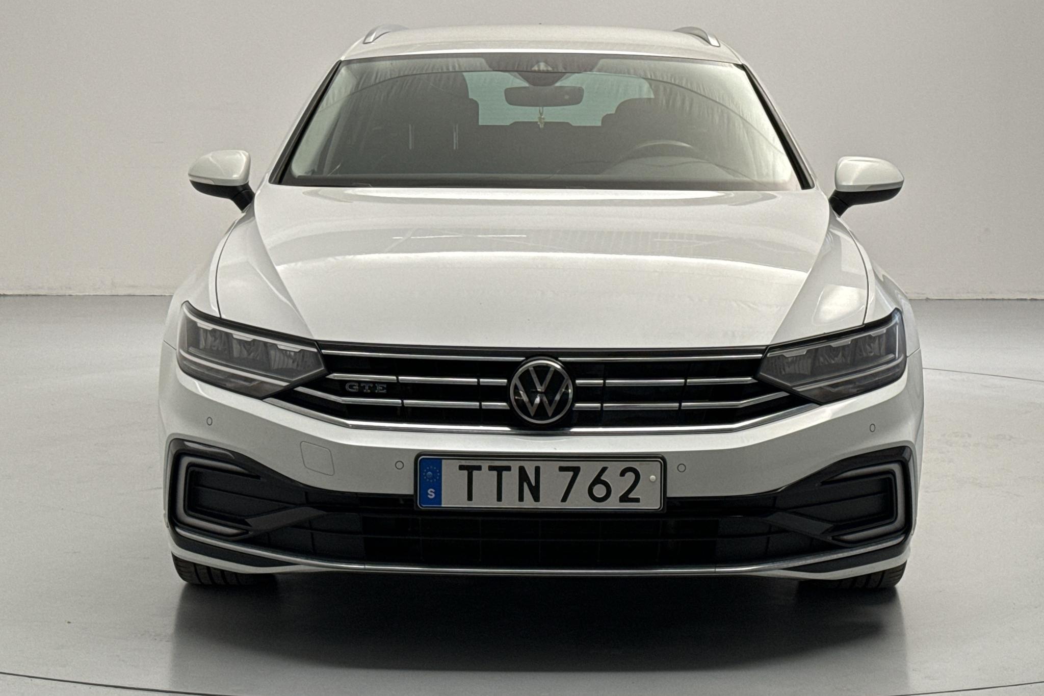 VW Passat 1.4 GTE Sportscombi (218hk) - 141 050 km - Automatyczna - biały - 2021