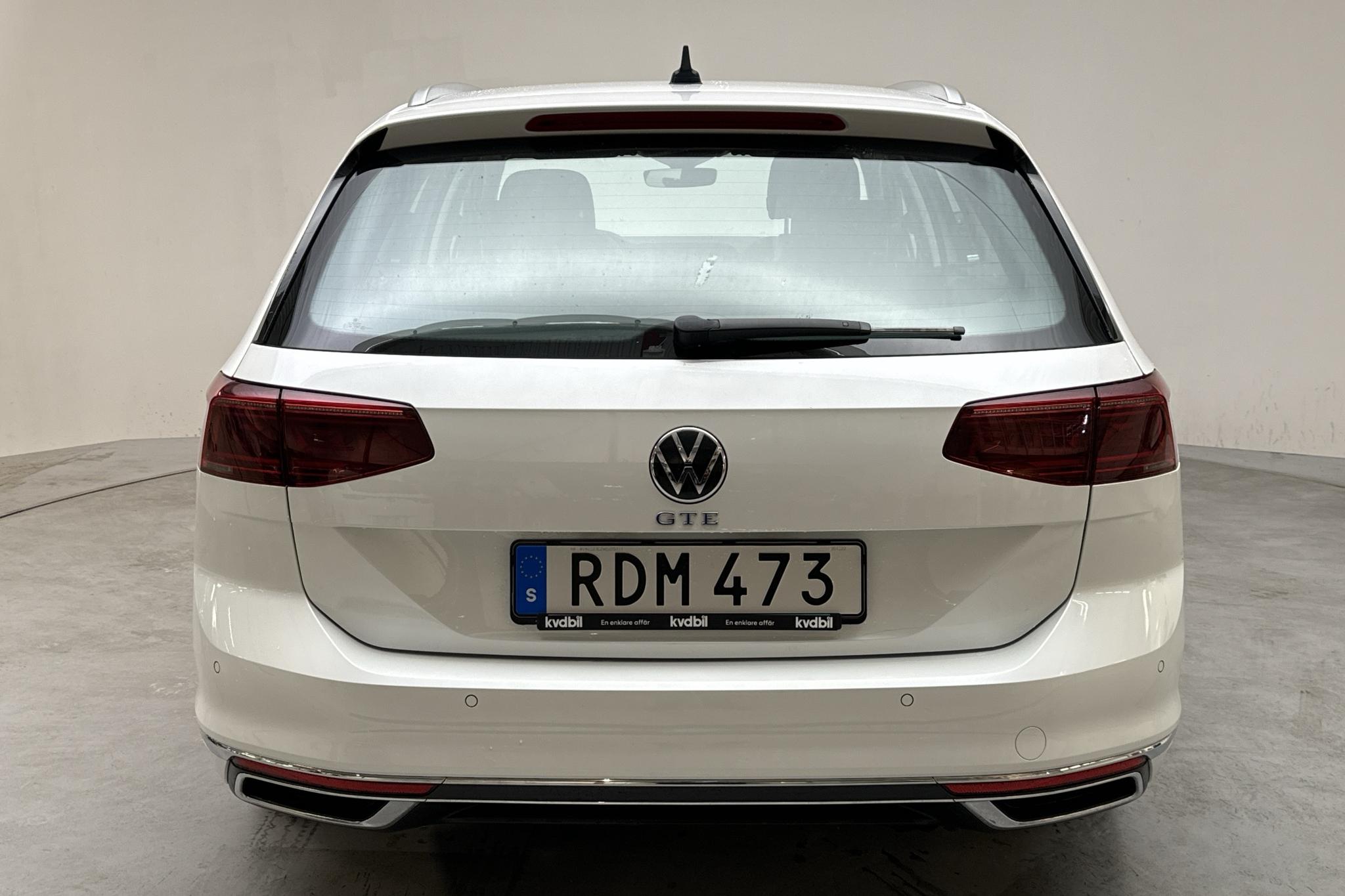 VW Passat 1.4 GTE Sportscombi (218hk) - 43 540 km - Automatyczna - biały - 2021