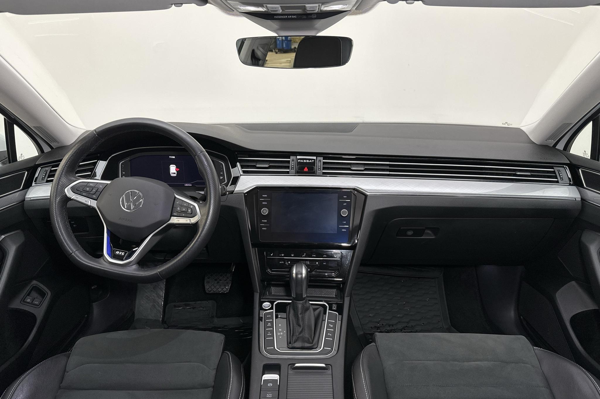 VW Passat 1.4 GTE Sportscombi (218hk) - 43 020 km - Automatyczna - biały - 2021