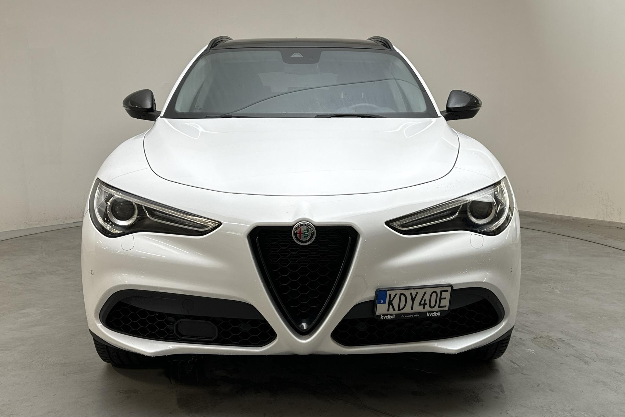 Alfa Romeo Stelvio 2.0 AWD (280hk) - 5 838 mil - Automat - vit - 2019