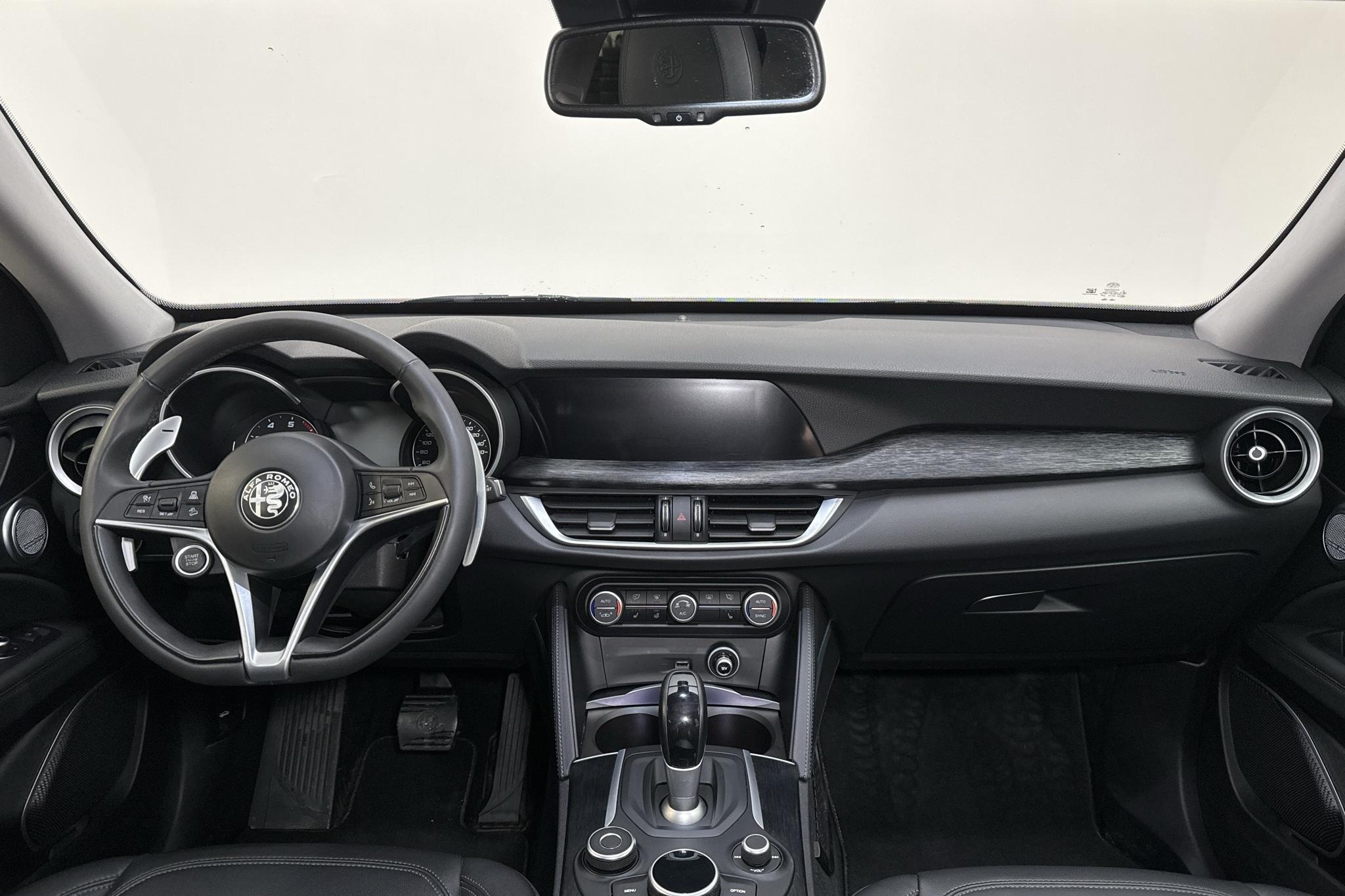 Alfa Romeo Stelvio 2.0 AWD (280hk) - 58 380 km - Automatic - white - 2019