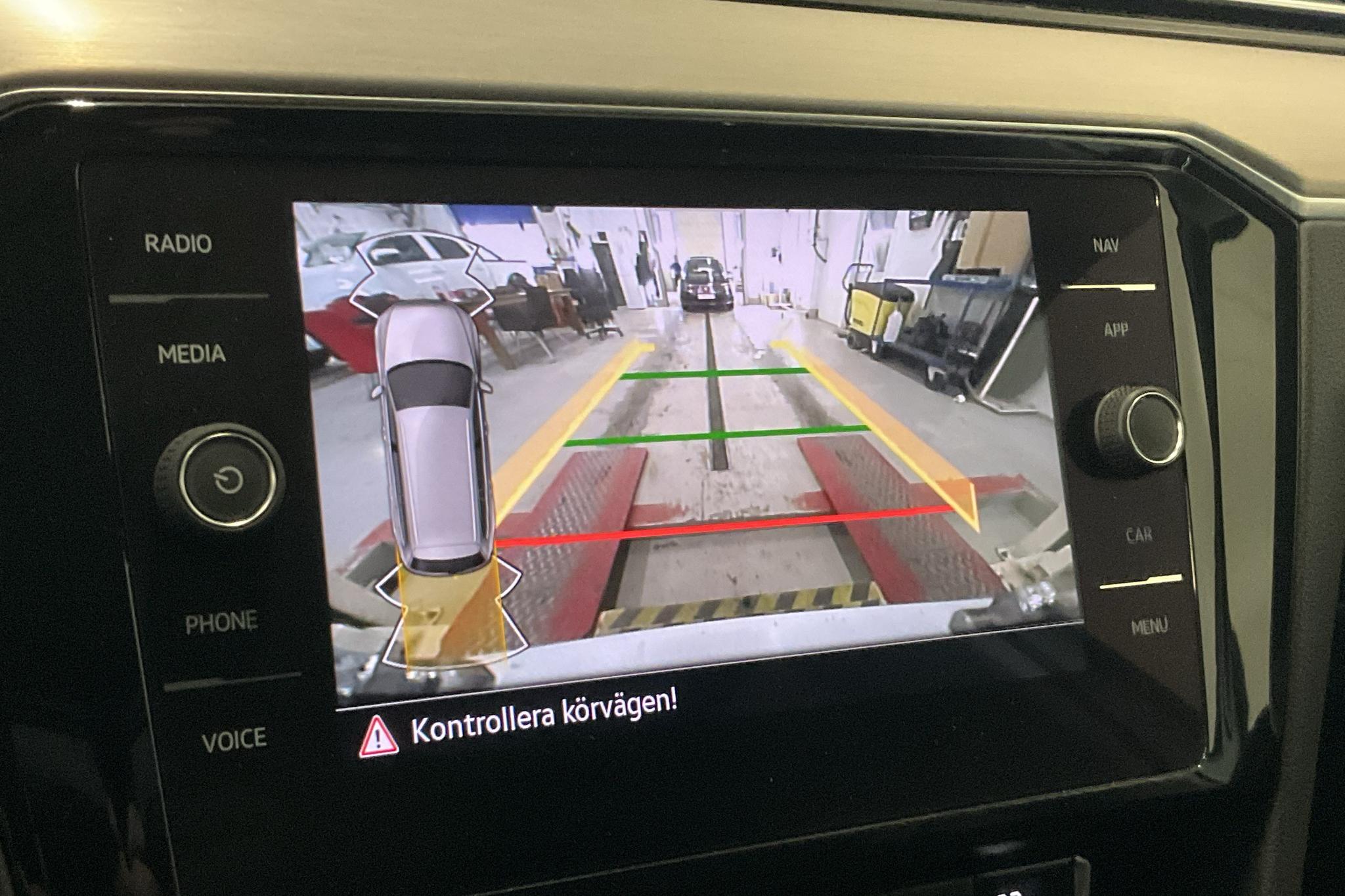 VW Passat 2.0 TDI Sportscombi 4MOTION (190hk) - 11 371 mil - Automat - vit - 2020