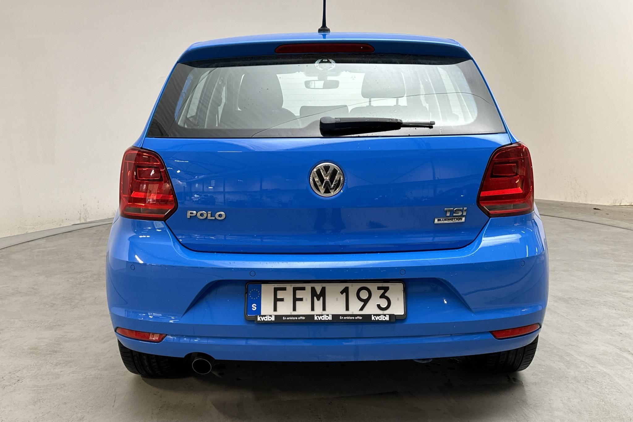 VW Polo 1.2 TSI 5dr (90hk) - 136 260 km - Manualna - niebieski - 2015