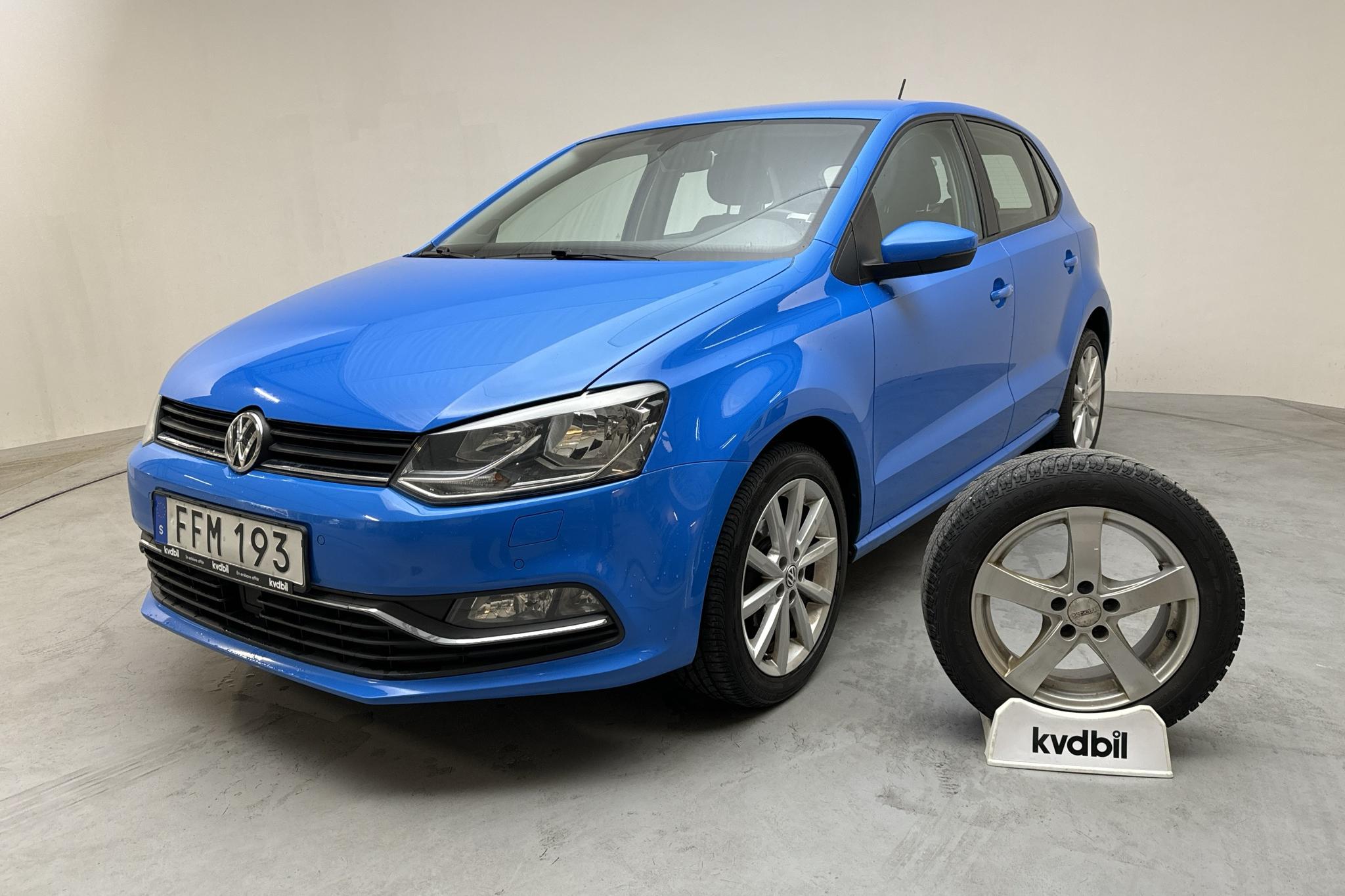 VW Polo 1.2 TSI 5dr (90hk) - 136 260 km - Manualna - niebieski - 2015