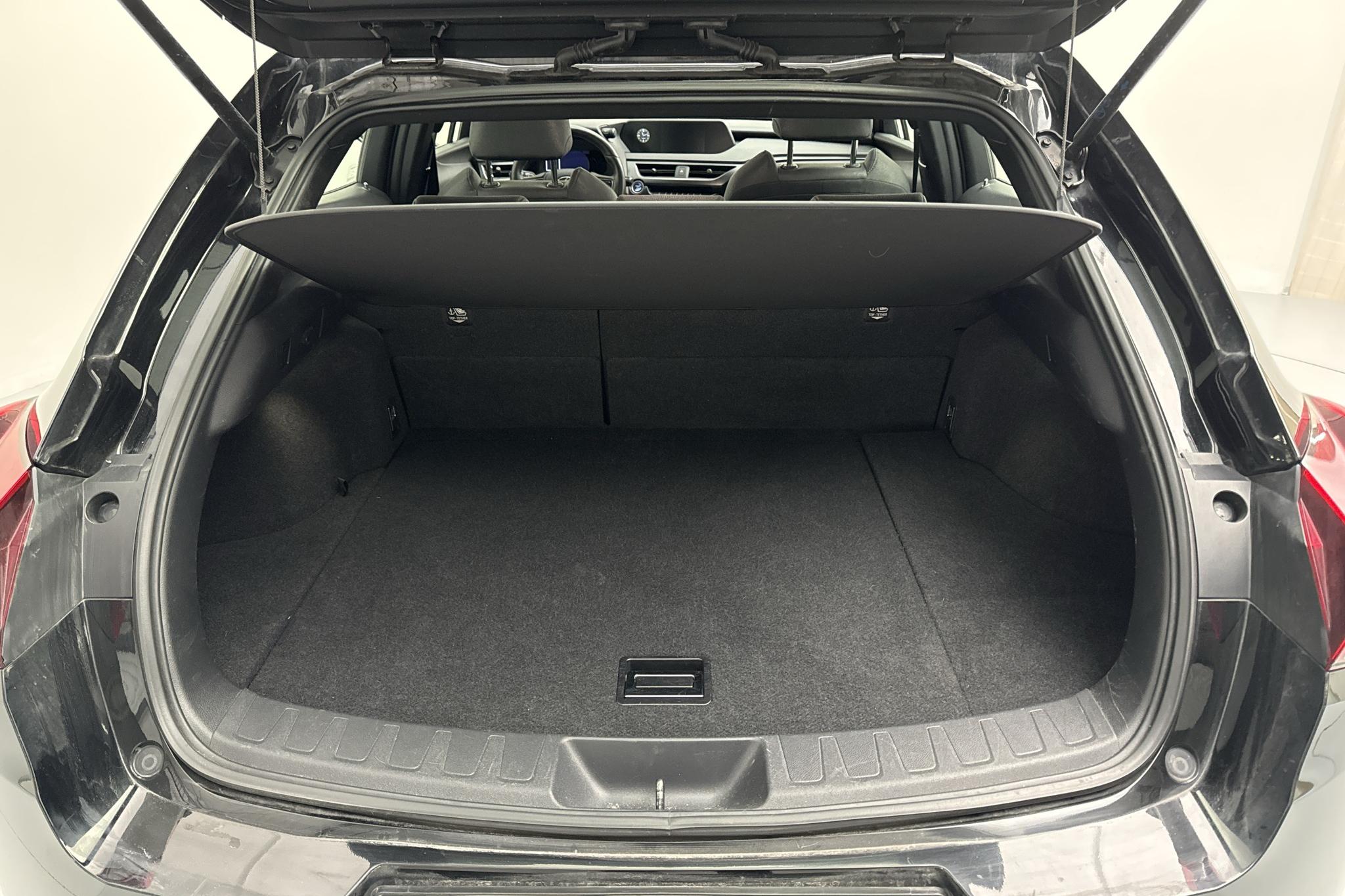Lexus UX 250h AWD (178hk) - 74 110 km - Automatic - black - 2020
