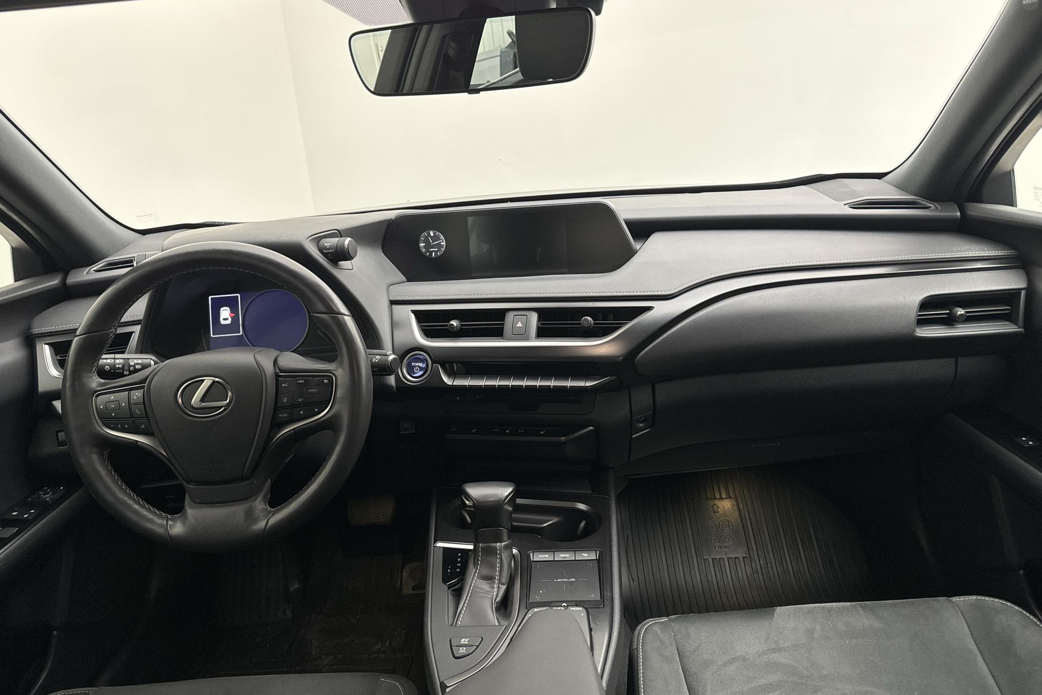 Lexus UX 250h AWD (178hk) - 74 110 km - Automatic - black - 2020