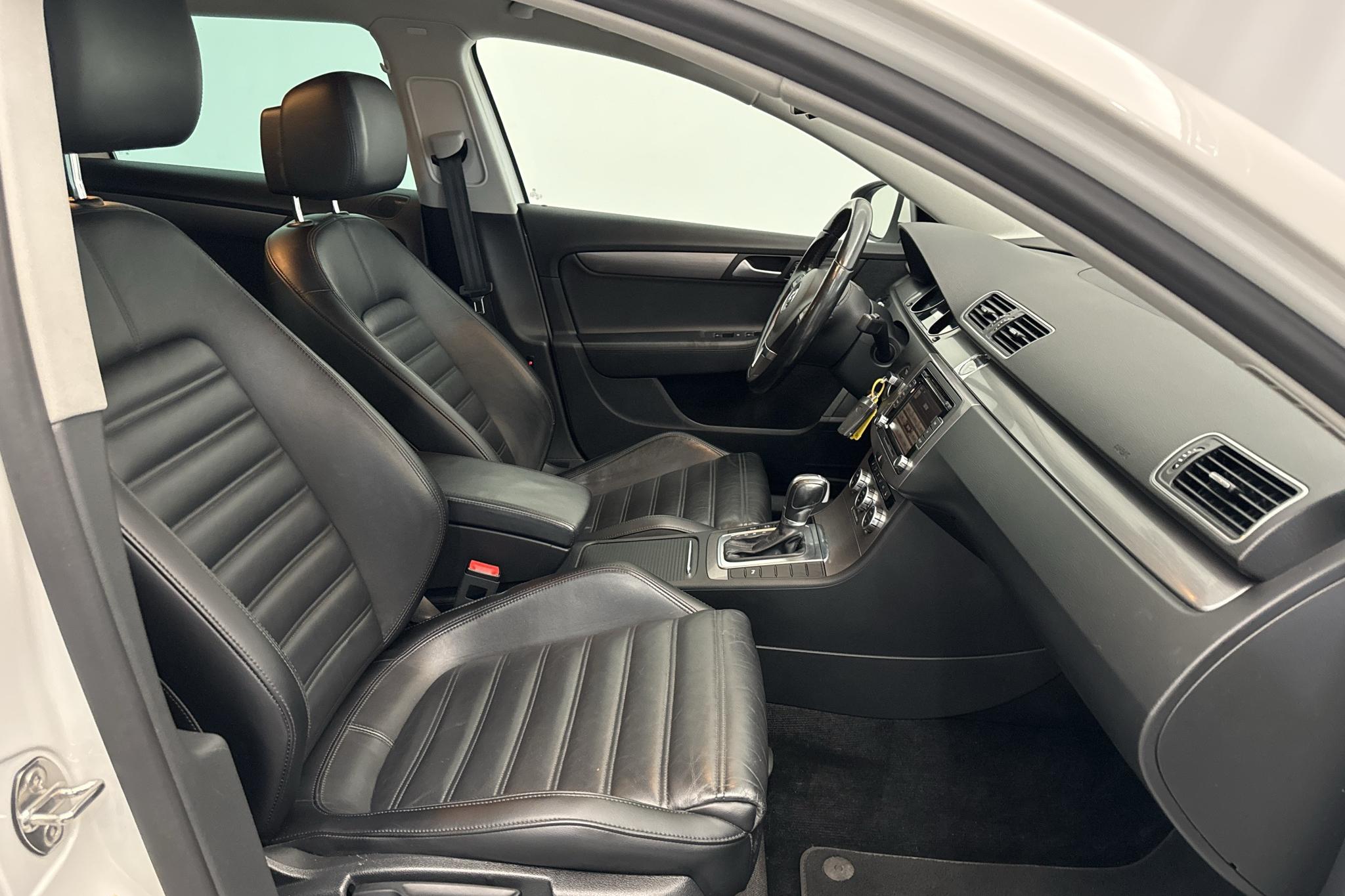 VW Passat 1.4 TSI EcoFuel Variant (150hk) - 154 940 km - Automatyczna - biały - 2014