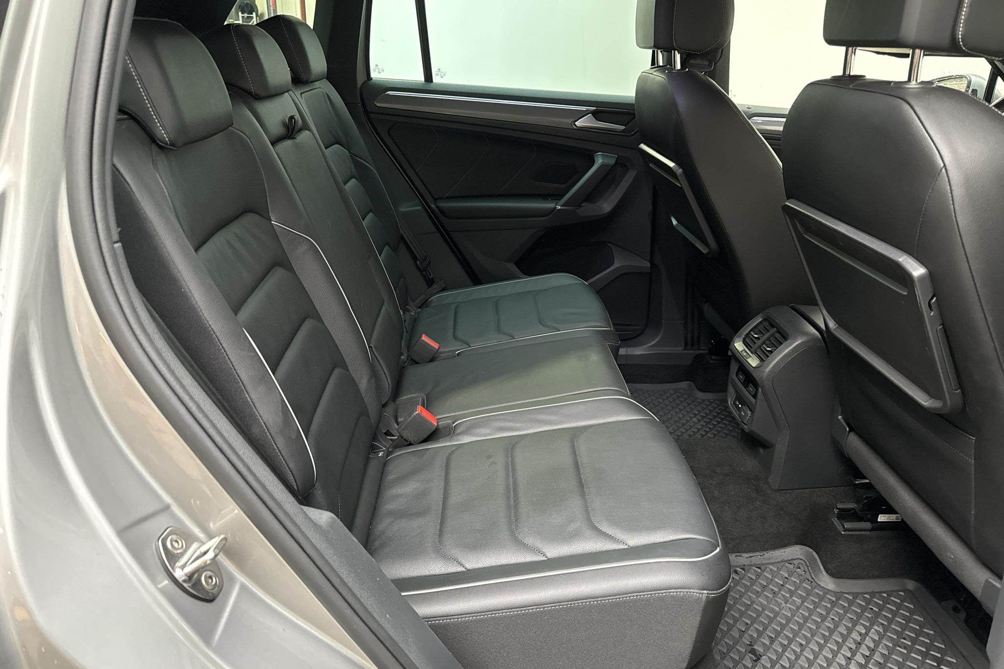 VW Tiguan 2.0 TDI 4MOTION (240hk) - 137 360 km - Automatic - silver - 2018