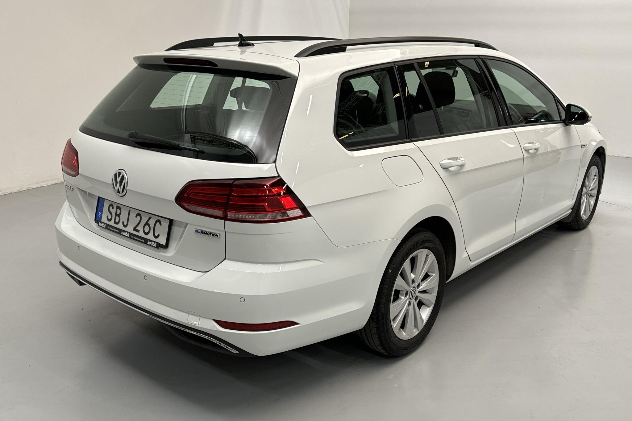 VW Golf VII 1.5 TGI Kombi (130hk) - 34 640 km - Automatyczna - biały - 2020