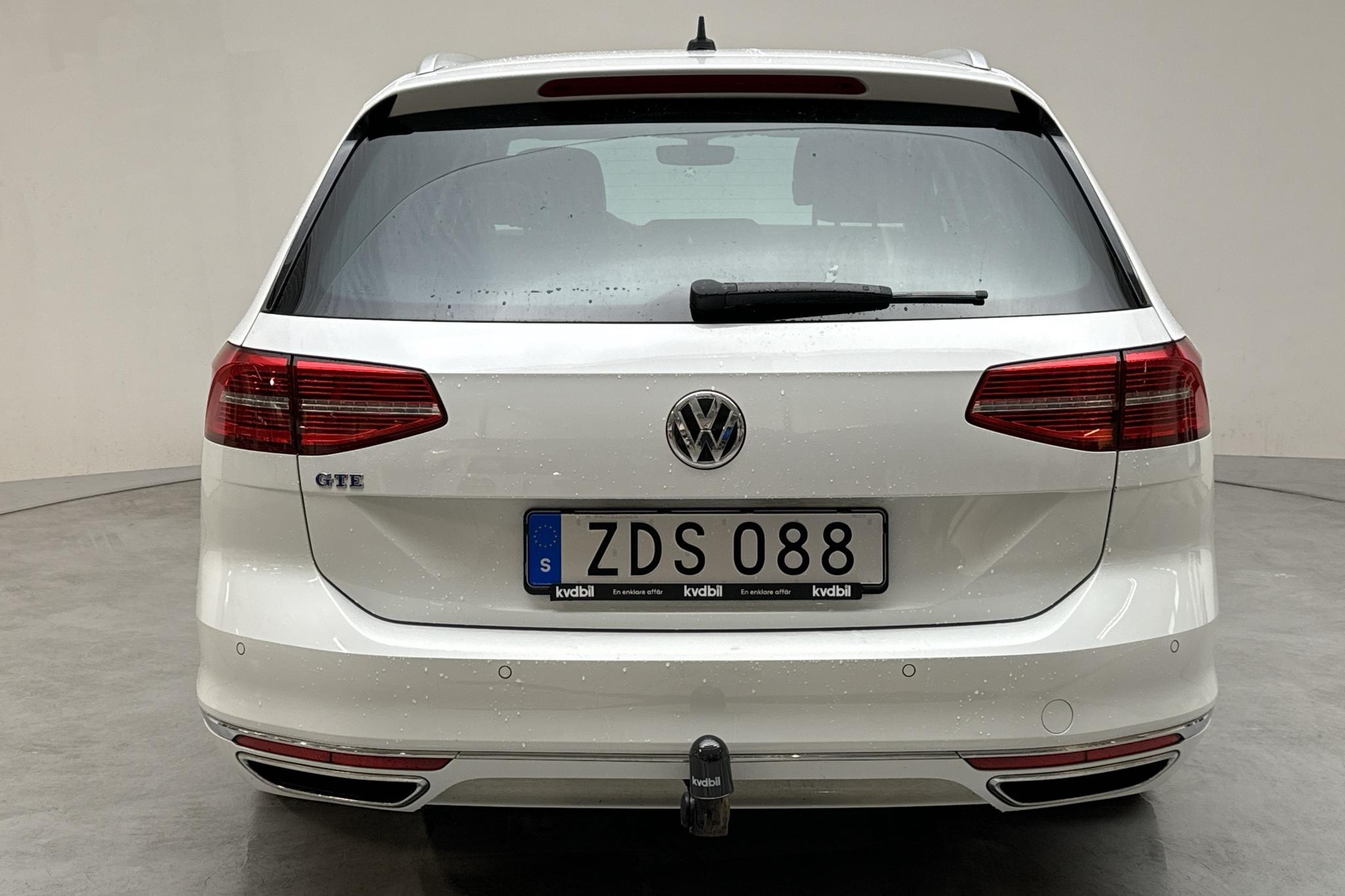 VW Passat 1.4 Plug-in-Hybrid Sportscombi (218hk) - 147 470 km - Automatyczna - biały - 2018