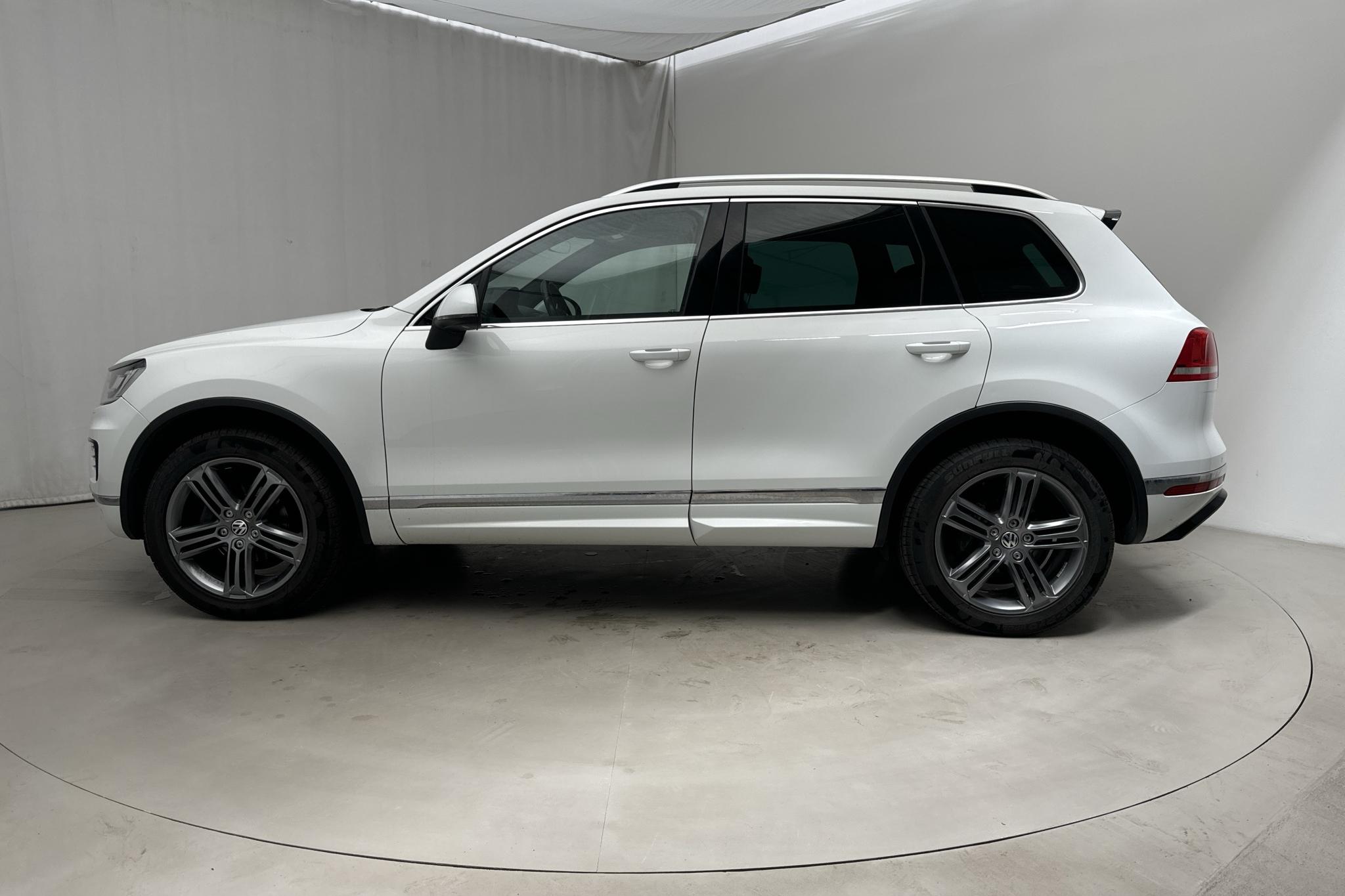 VW Touareg 3.0 TDI BlueMotion Technology (262hk) - 22 525 mil - Automat - vit - 2017