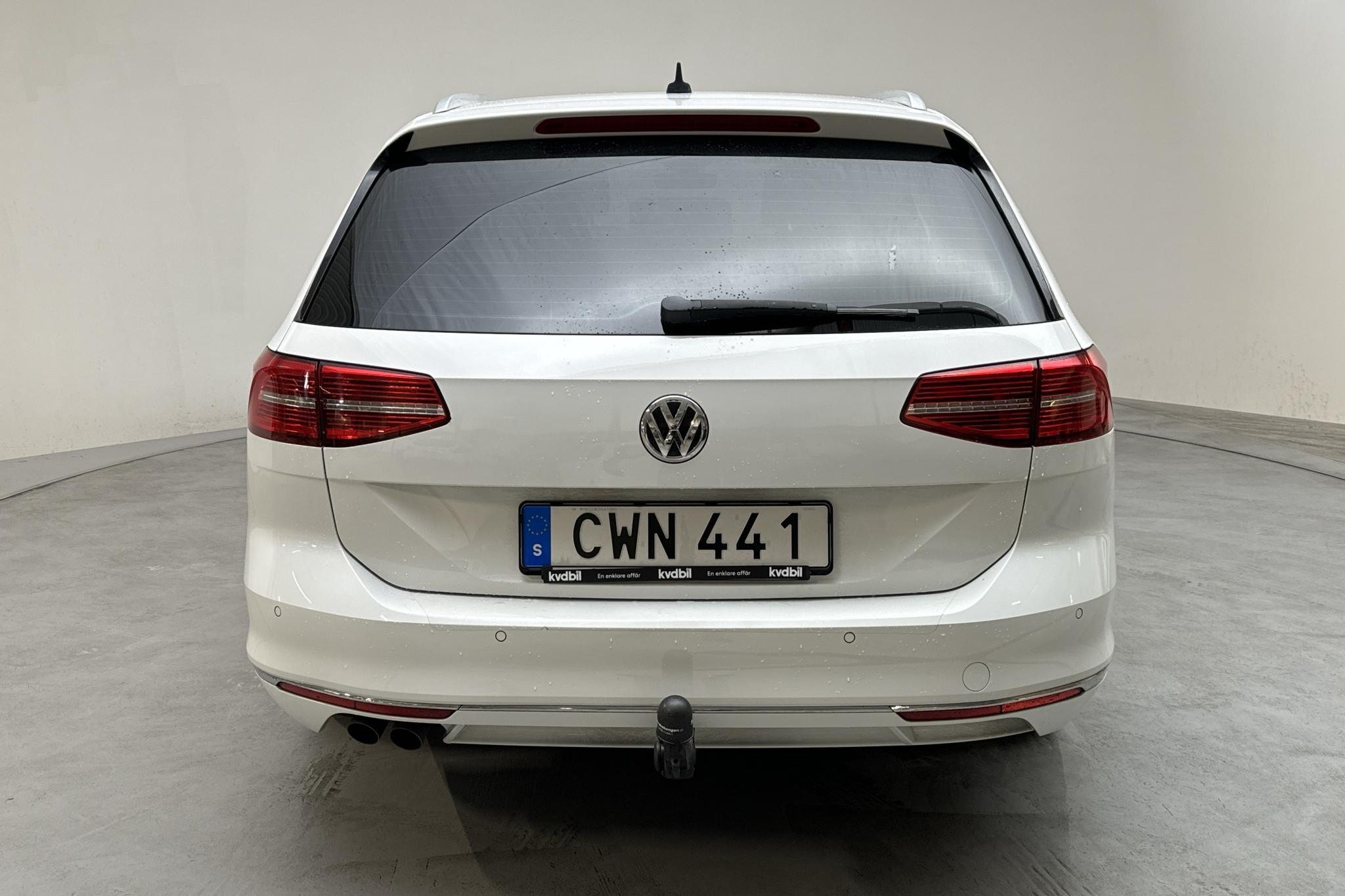 VW Passat 2.0 TDI Sportscombi (190hk) - 11 903 mil - Automat - vit - 2015