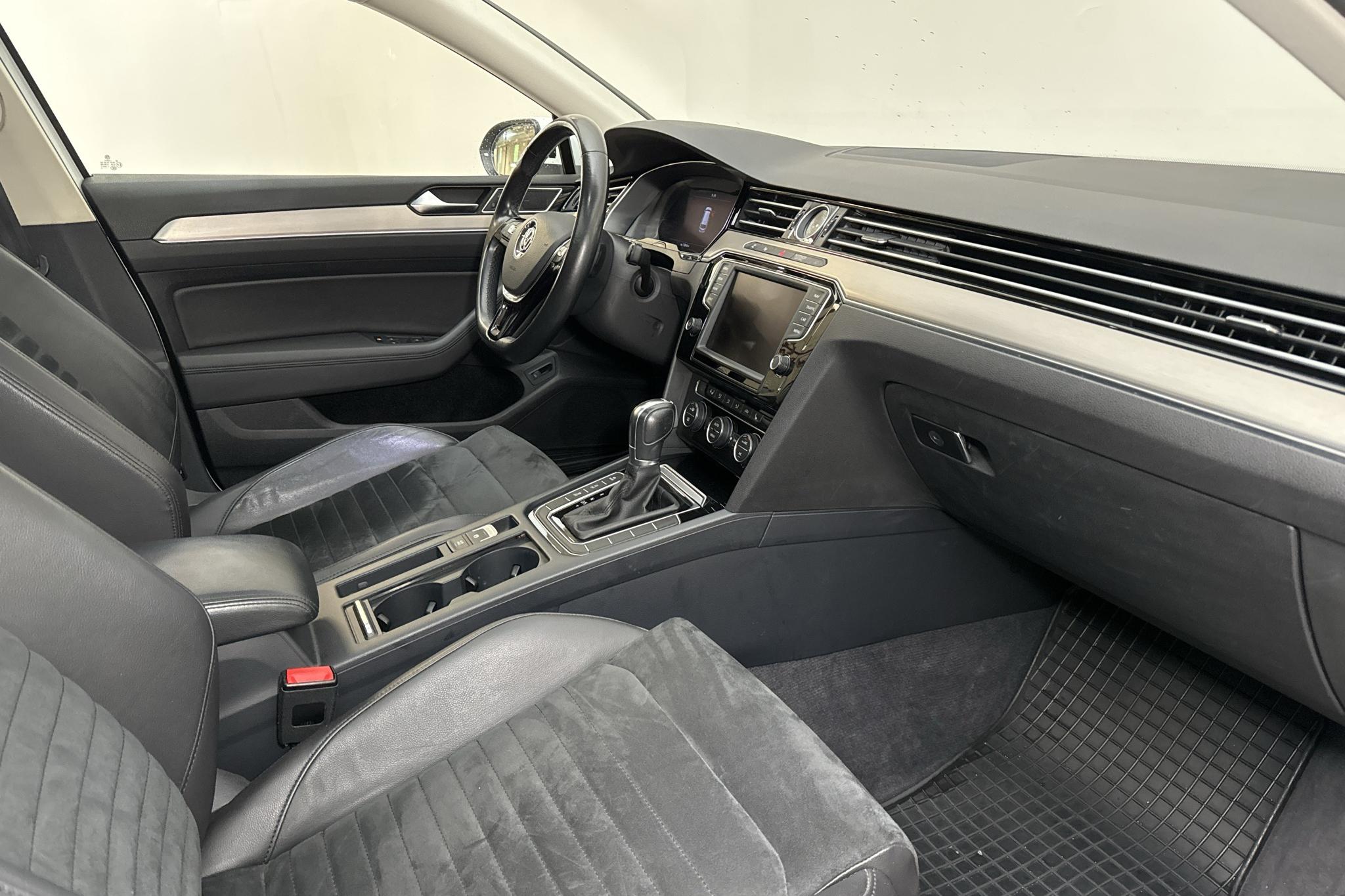 VW Passat 2.0 TDI Sportscombi (190hk) - 119 030 km - Automaatne - valge - 2015