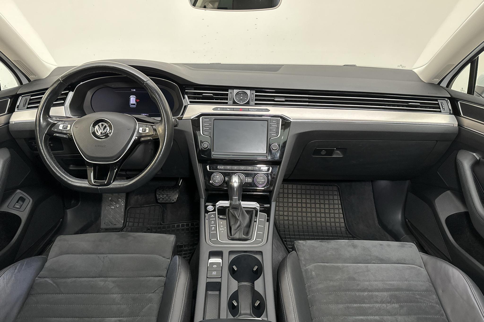 VW Passat 2.0 TDI Sportscombi (190hk) - 119 030 km - Automatyczna - biały - 2015