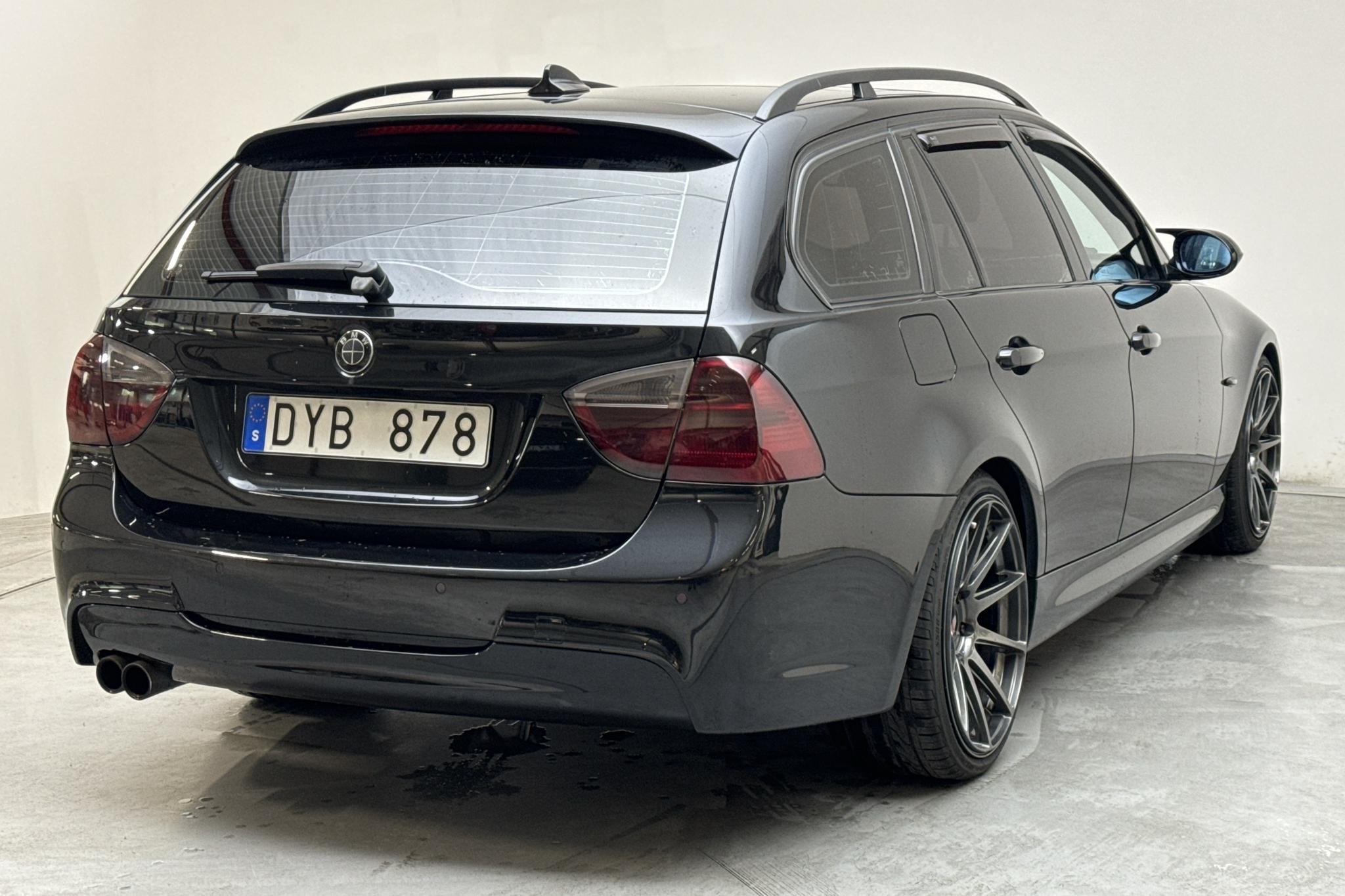 BMW 330xi Touring, E91 (258hk) - 21 596 mil - Manuell - svart - 2006