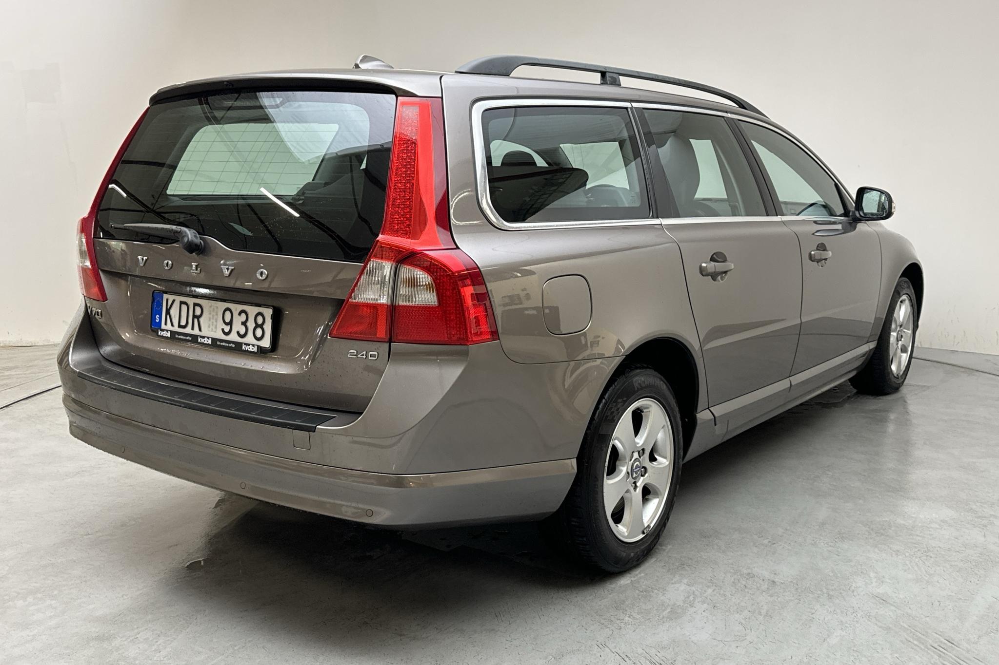 Volvo V70 II 2.4D (175hk) - 14 975 mil - Automat - grå - 2010