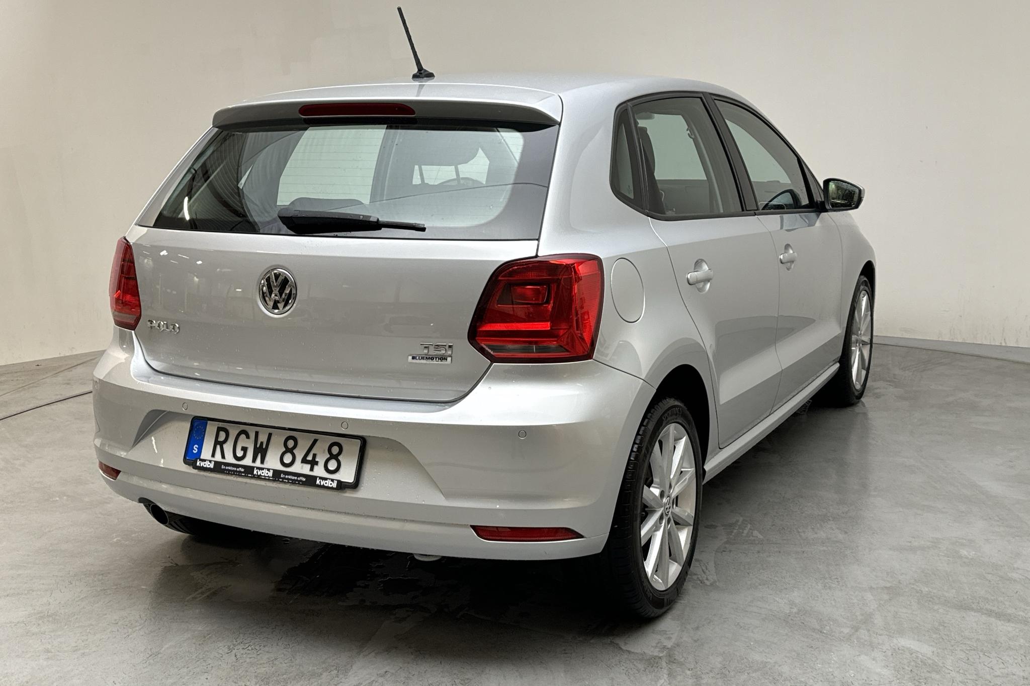 VW Polo 1.2 TSI 5dr (90hk) - 78 400 km - Automatic - silver - 2017