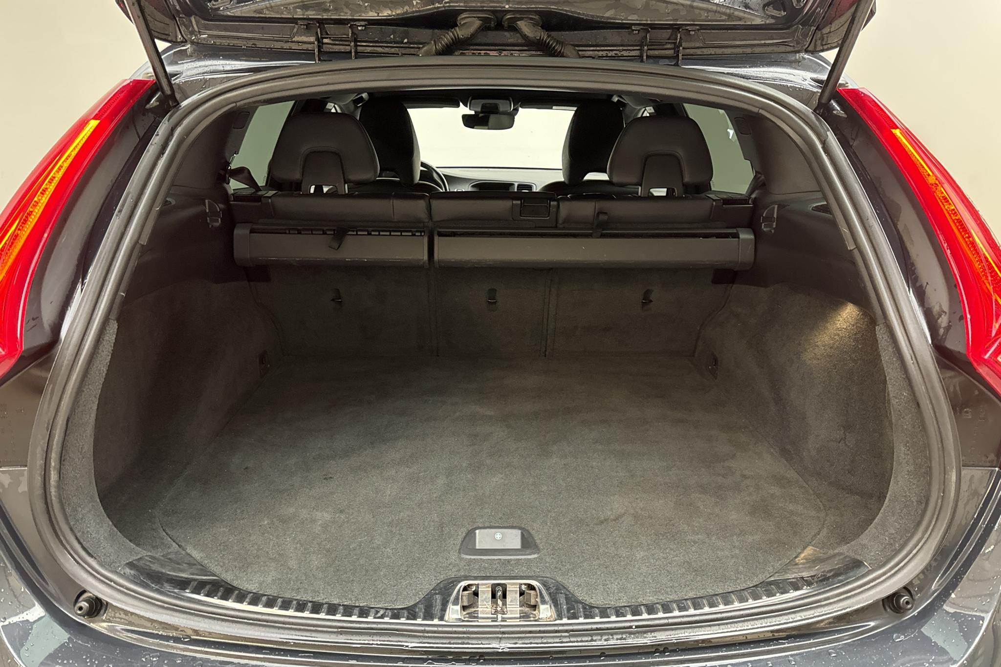 Volvo V60 D4 (181hk) - 169 860 km - Manualna - szary - 2015