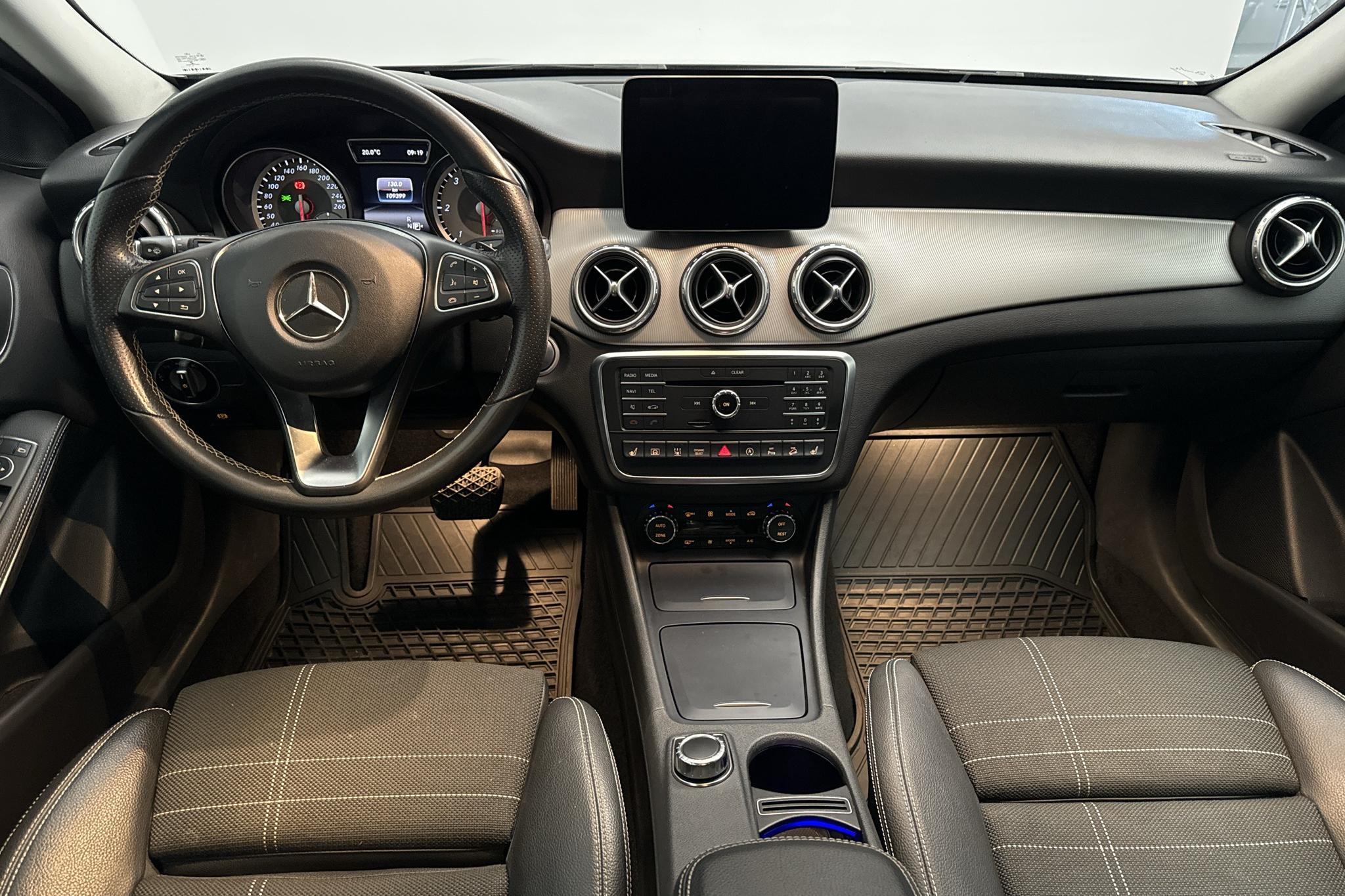 Mercedes GLA 220 d 4MATIC X156 (170hk) - 109 390 km - Automatyczna - czarny - 2017